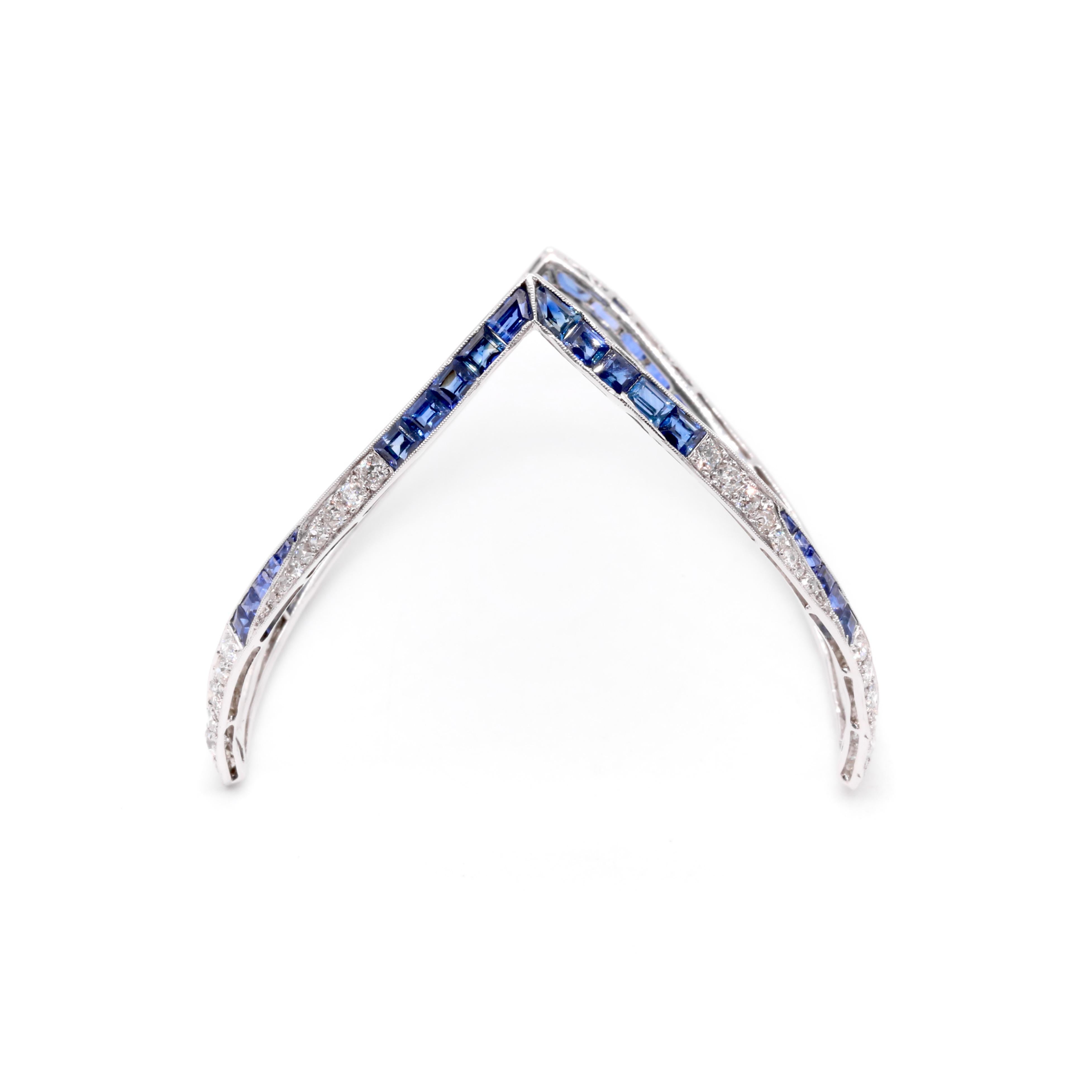 Art Deco 1930s Platinum 14.2tgw Sapphire and Diamond Zig Zag Bangle  In Good Condition For Sale In Staines-Upon-Thames, GB
