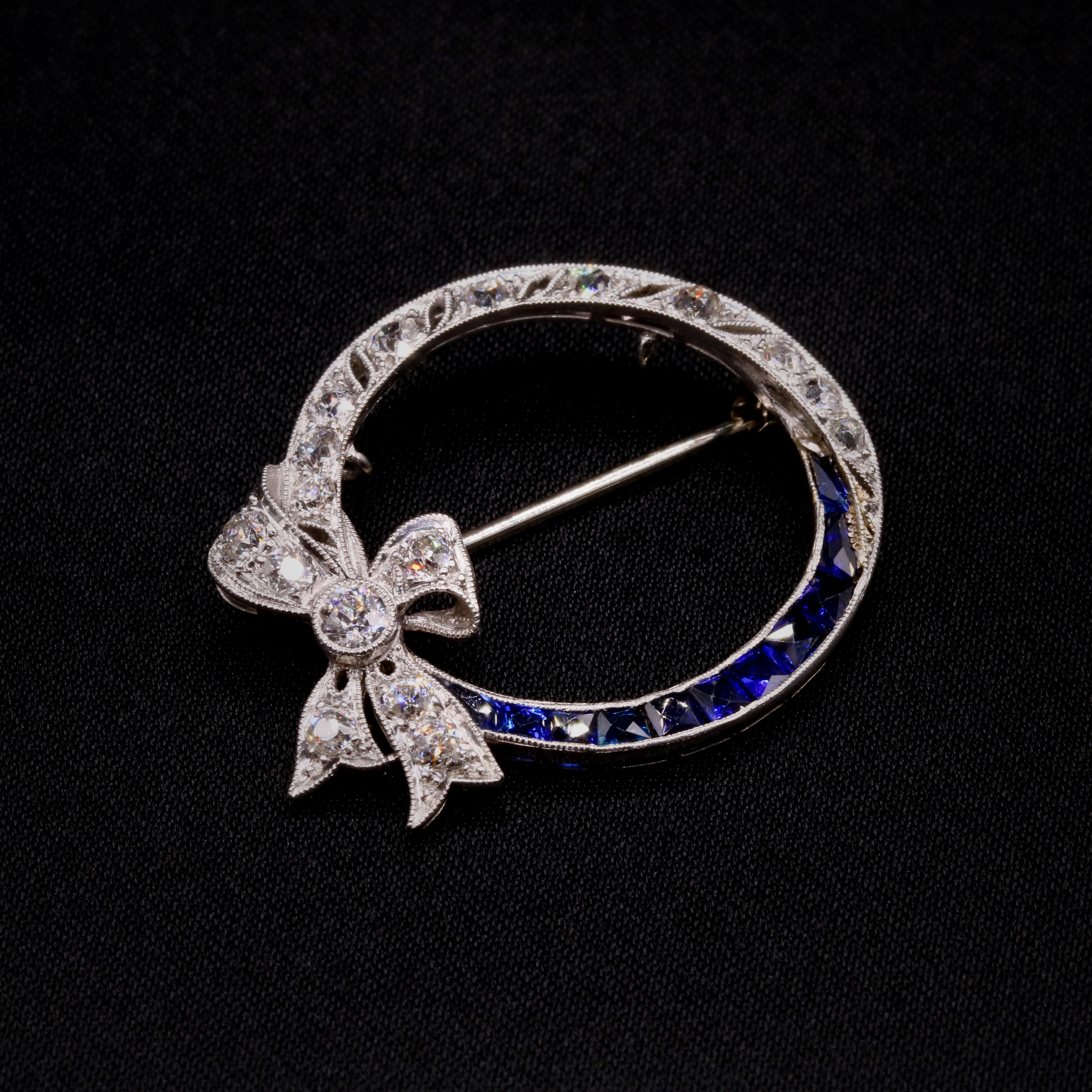 Art Deco 1930s Platinum 2.27tgw Old Cut Diamond & Sapphire Brooch or Pendant In Good Condition For Sale In Staines-Upon-Thames, GB