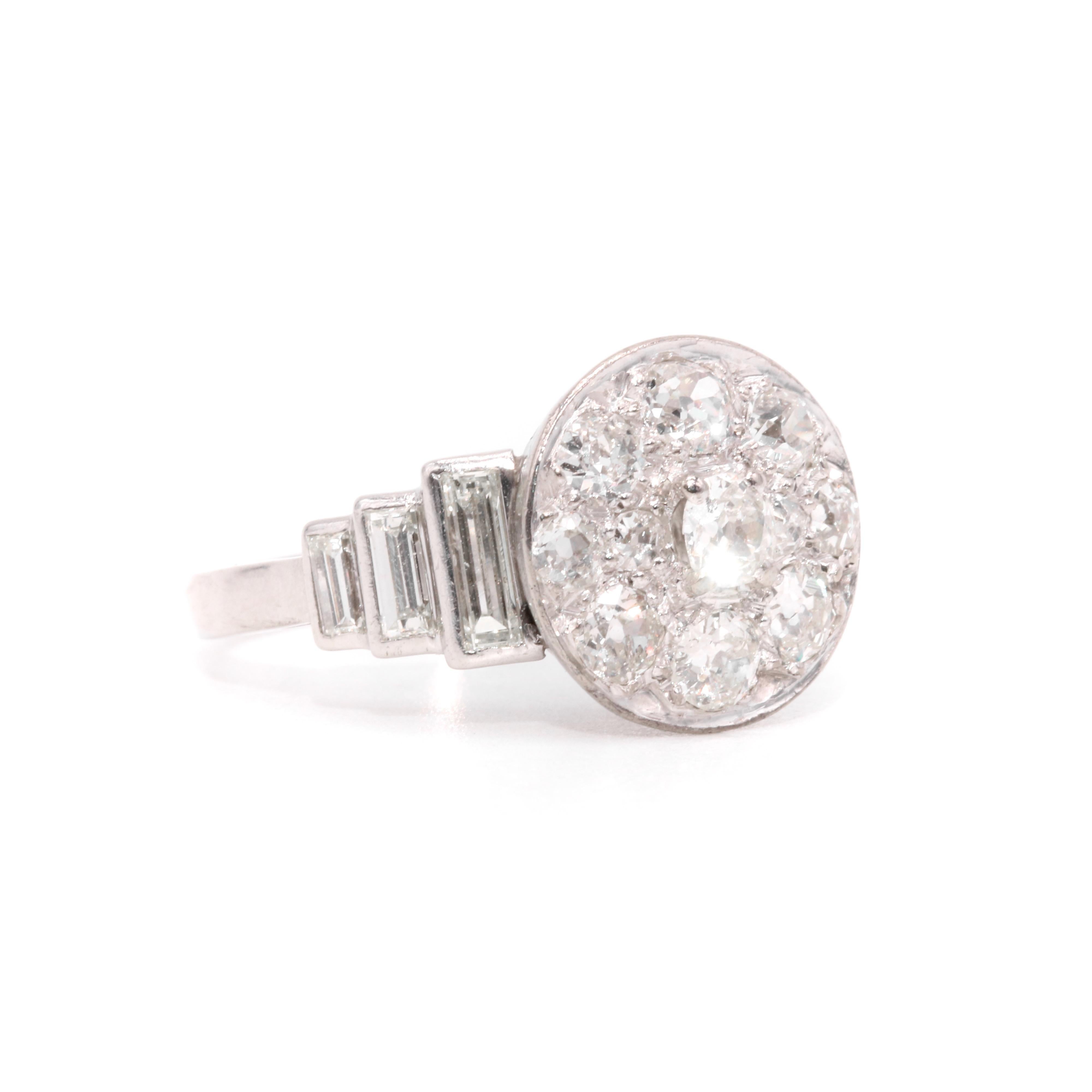 Art Deco 1930er Jahre Platin 2,44ctw Old Cut Diamond Ring mit Baguette-Schliff Schultern im Zustand „Gut“ im Angebot in Staines-Upon-Thames, GB