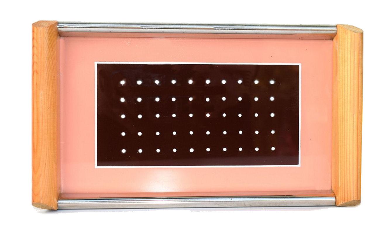 Un grazioso vassoio originale in stile Art Deco tedesco degli anni '30 con un delizioso disegno dipinto al contrario su vetro. Le condizioni sono molto buone, nessun danno, lievi segni dell'età. Motivo Deco molto caratteristico con vivaci colori