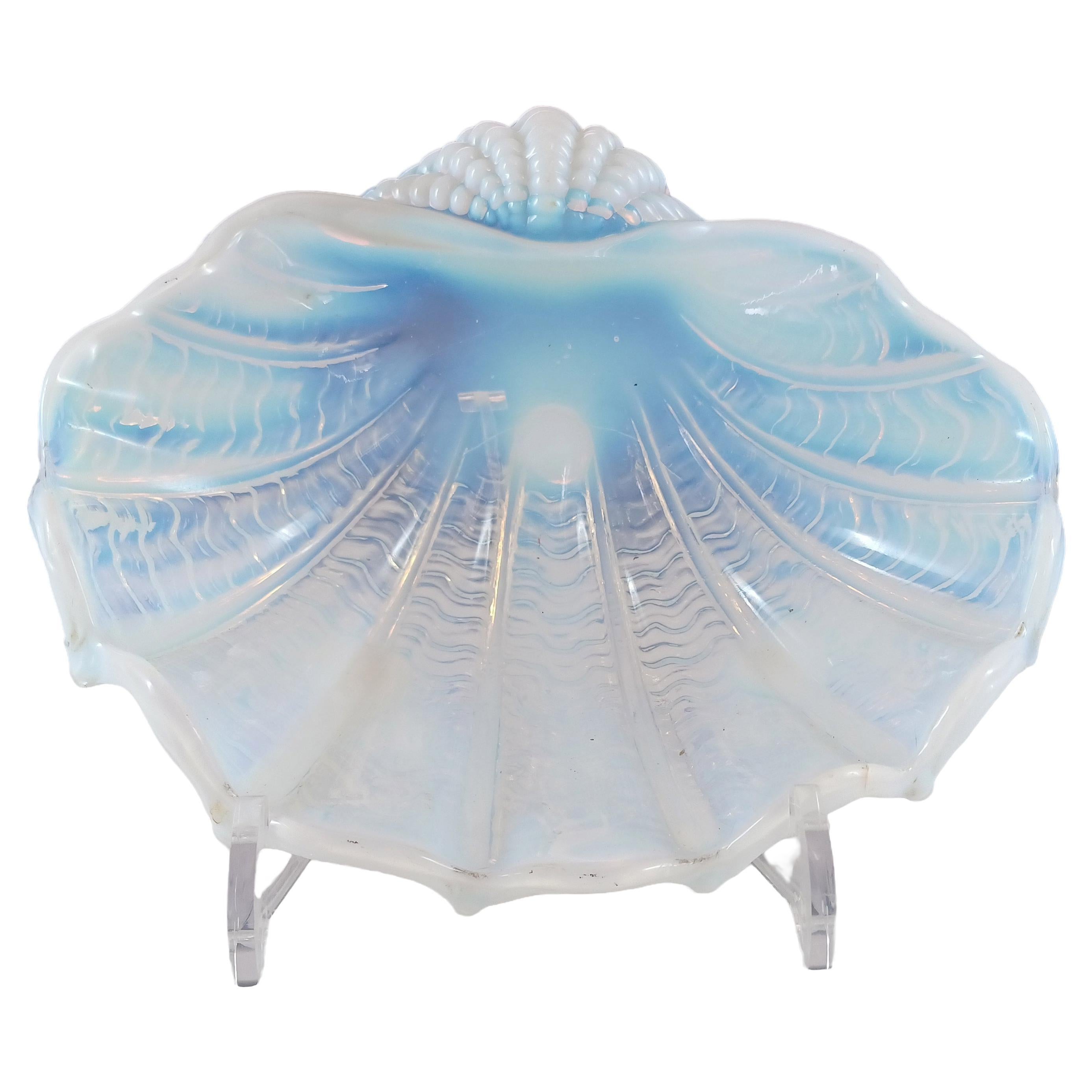 Art Deco 1930's Vintage Opalescent Glass Clam Shell Bowl