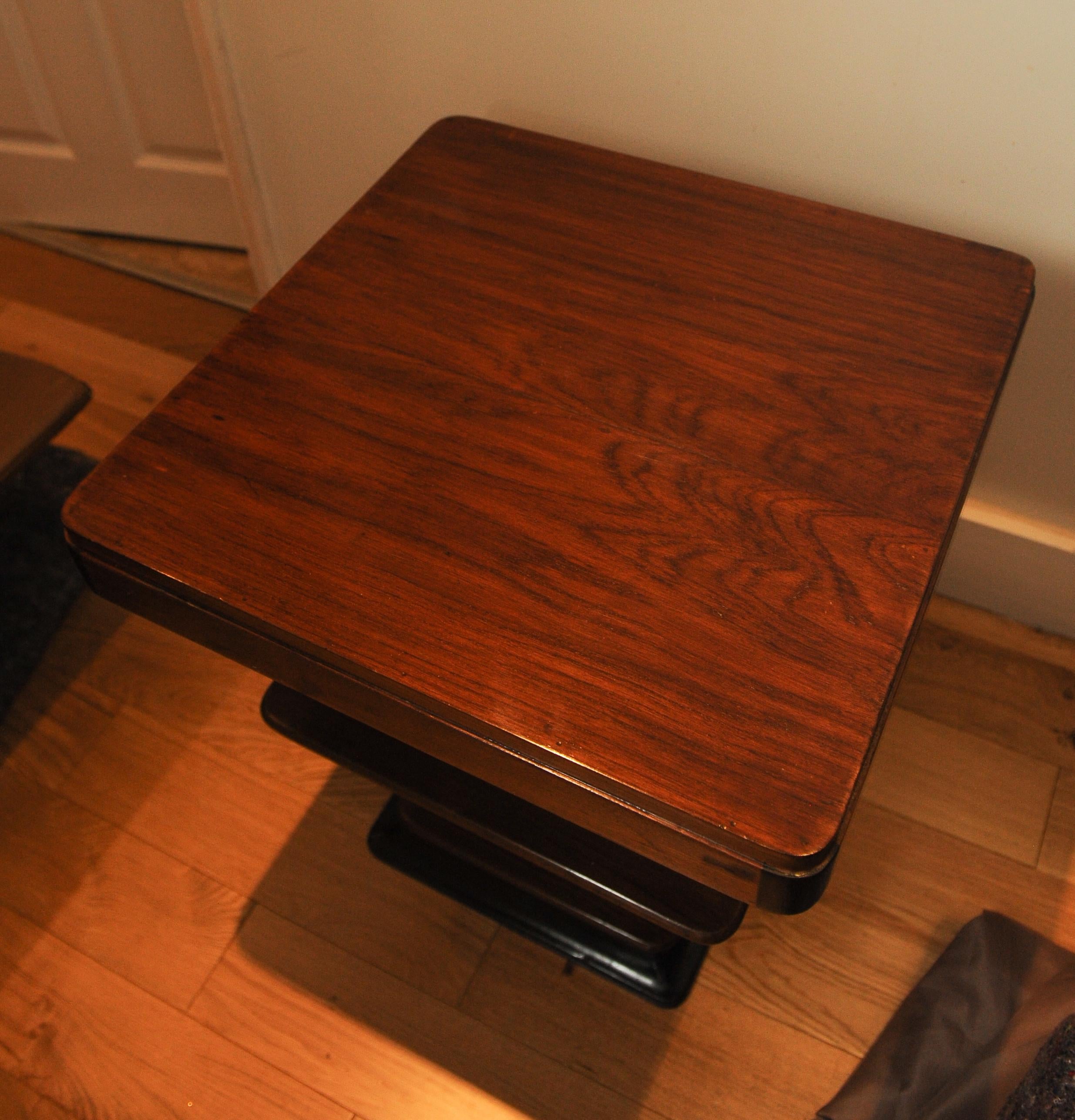 Mid-20th Century Art Deco 1930s Walnut and Lacquered Graduated Three-Tier Side Table For Sale