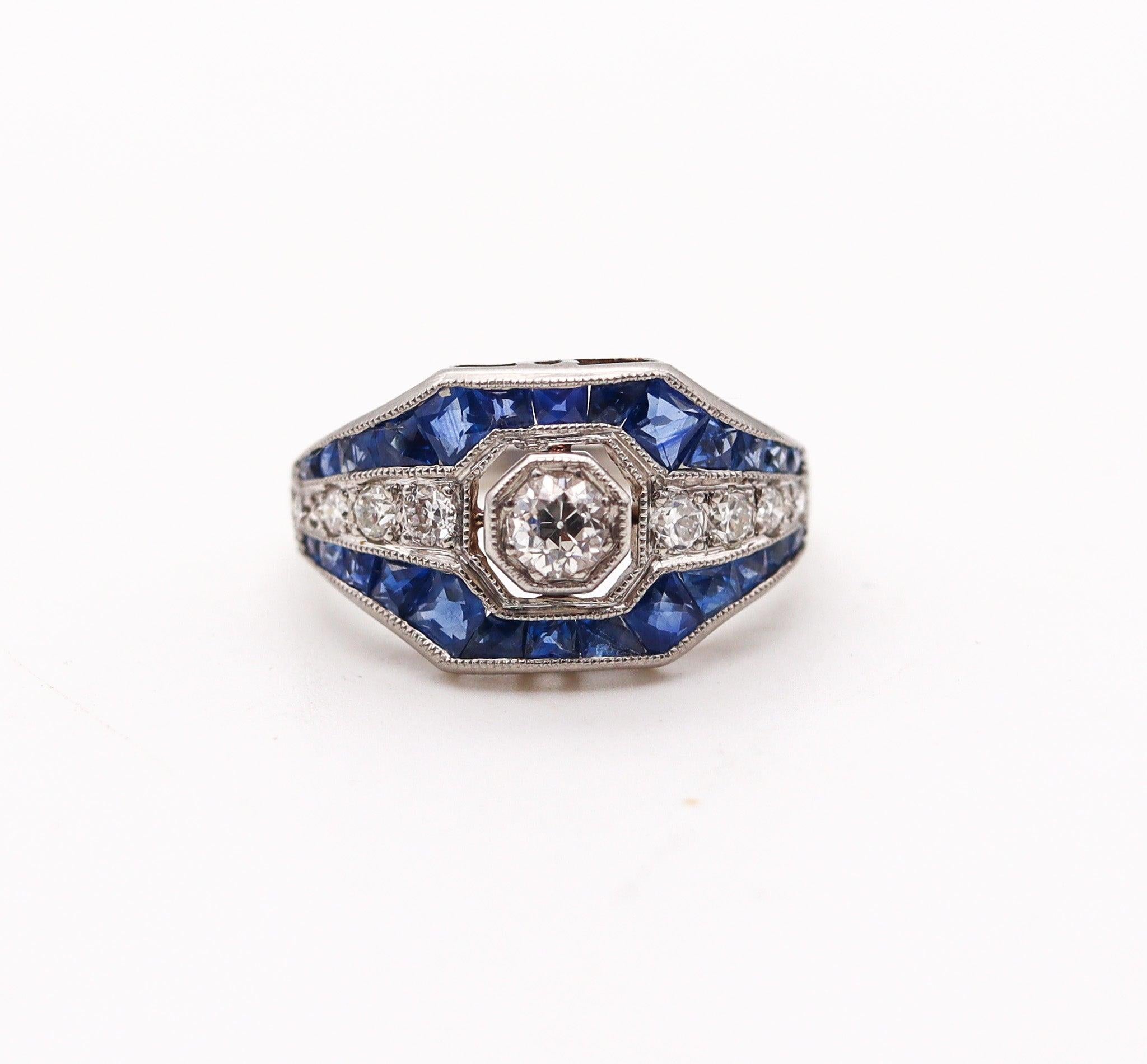 ART DECO 1935 Bandring aus Platin mit 1,58 Karat Diamanten und blauen Saphiren (Art déco) im Angebot