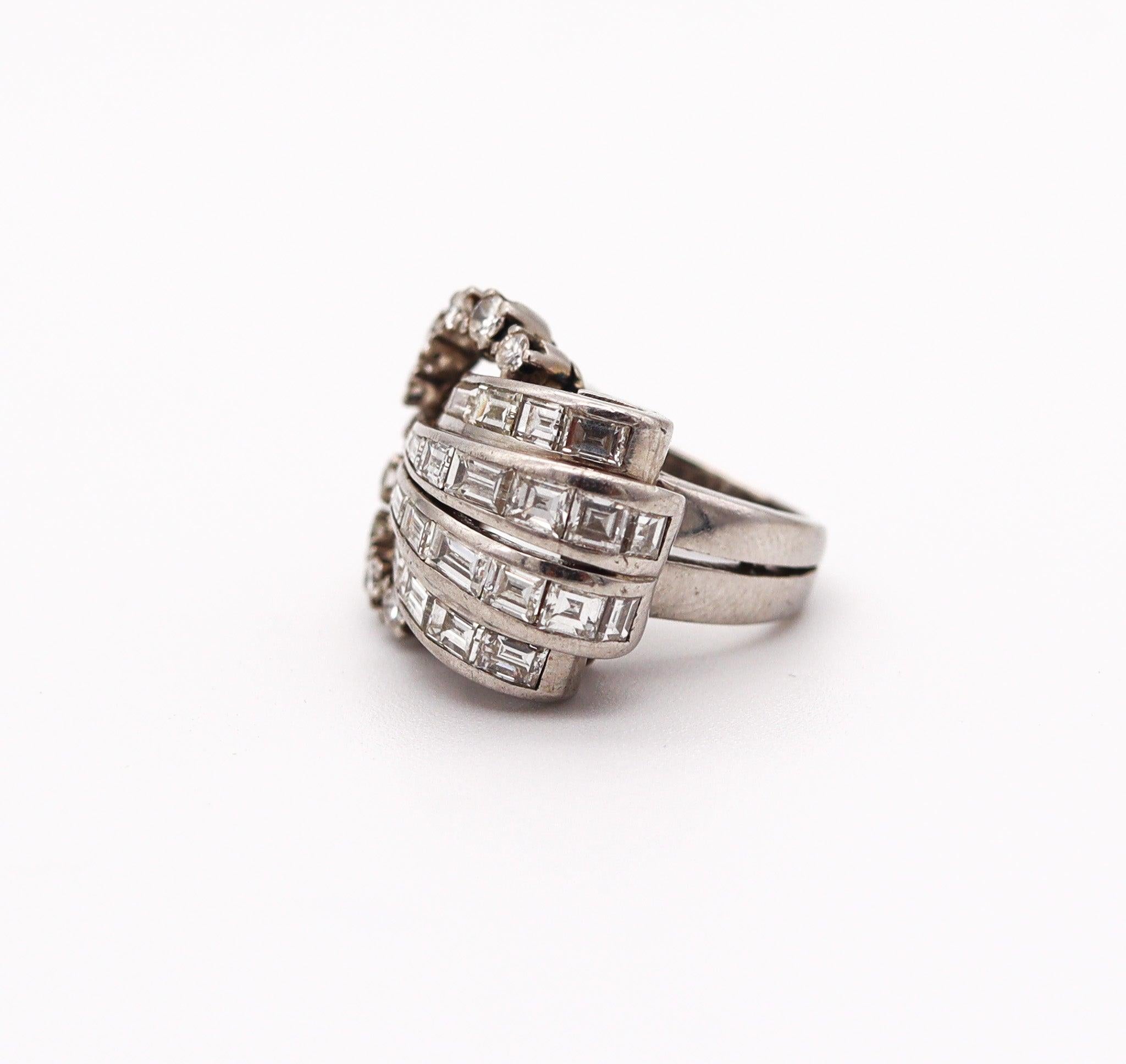 ART DECO 1935 Cocktailring aus massivem Platin mit 3,24 Karat Diamanten im gemischten Schliff im Zustand „Hervorragend“ in Miami, FL
