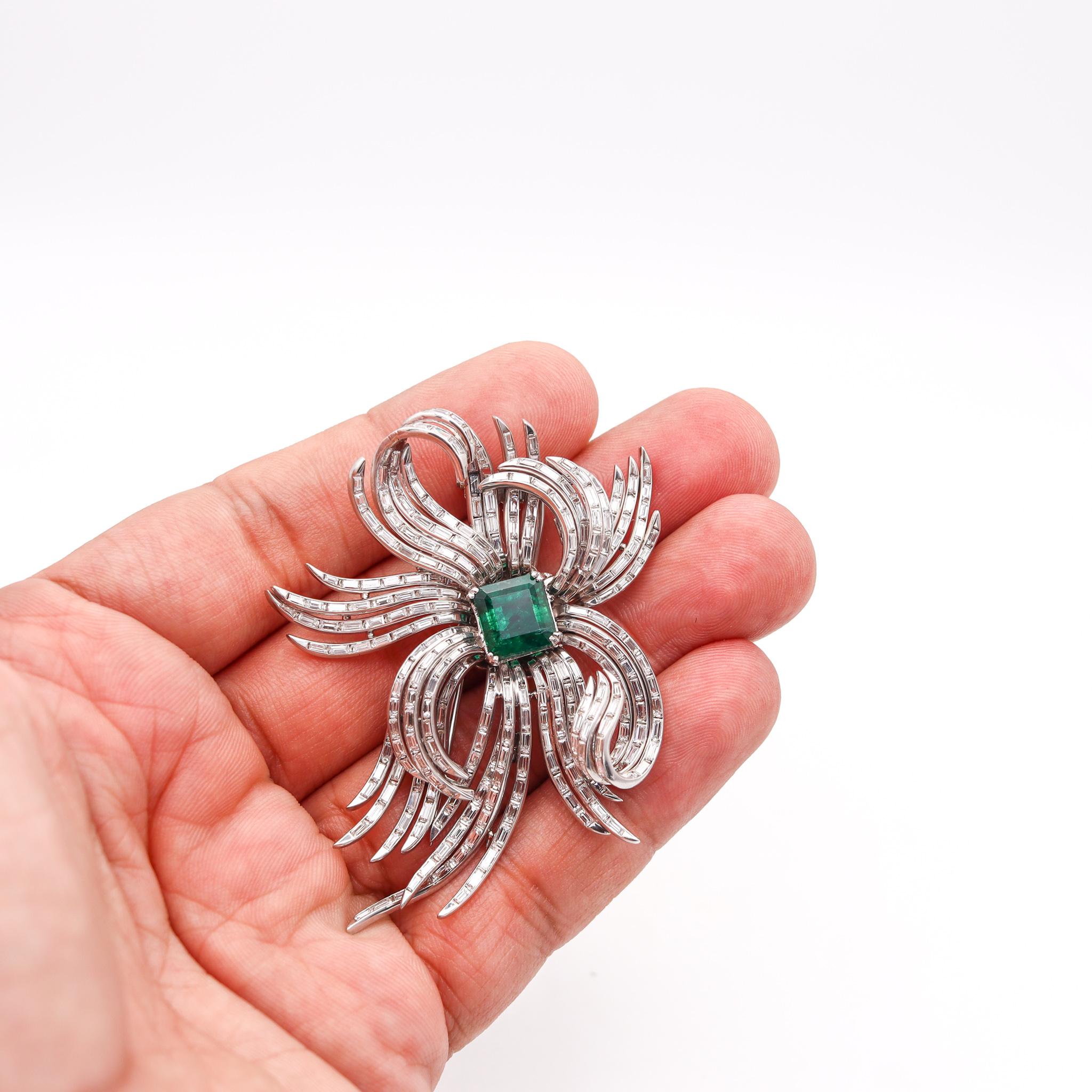 Art Deco 1935 Fabulous Brooch In Platinum With 17.72 Ctw In Diamonds And Emerald In Excellent Condition For Sale In Miami, FL