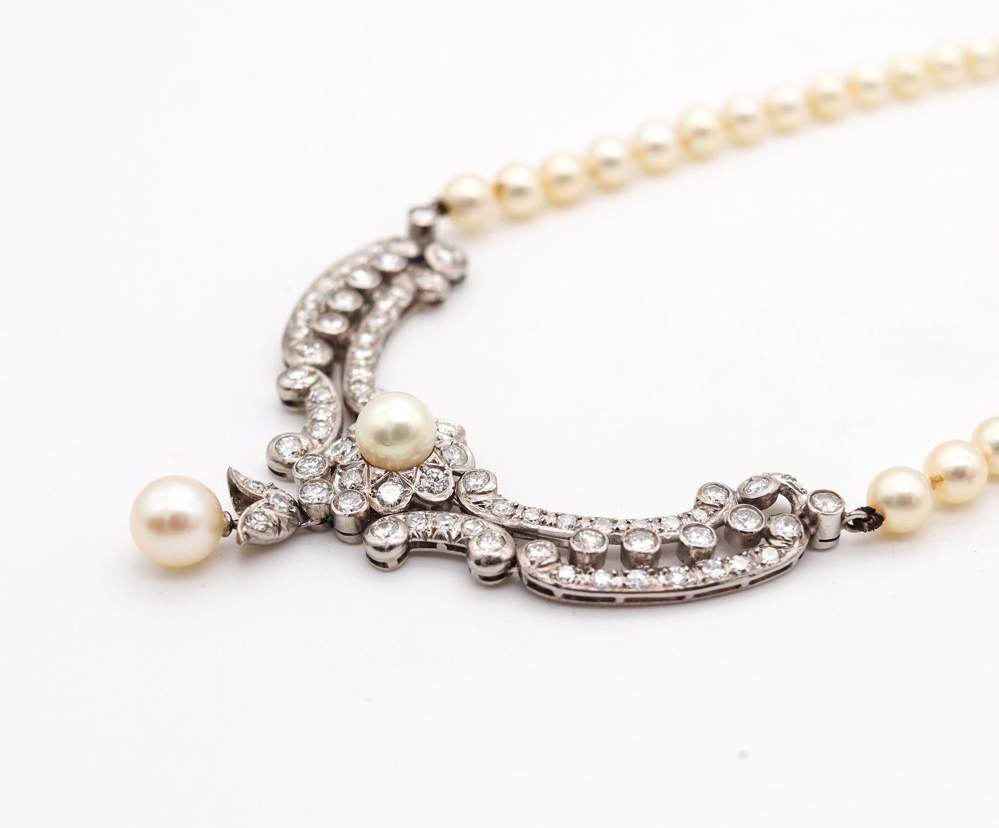 Round Cut ART DECO 1935 Graduated Pearls Necklace In Platinum With 3.85 Ctw In Diamonds For Sale