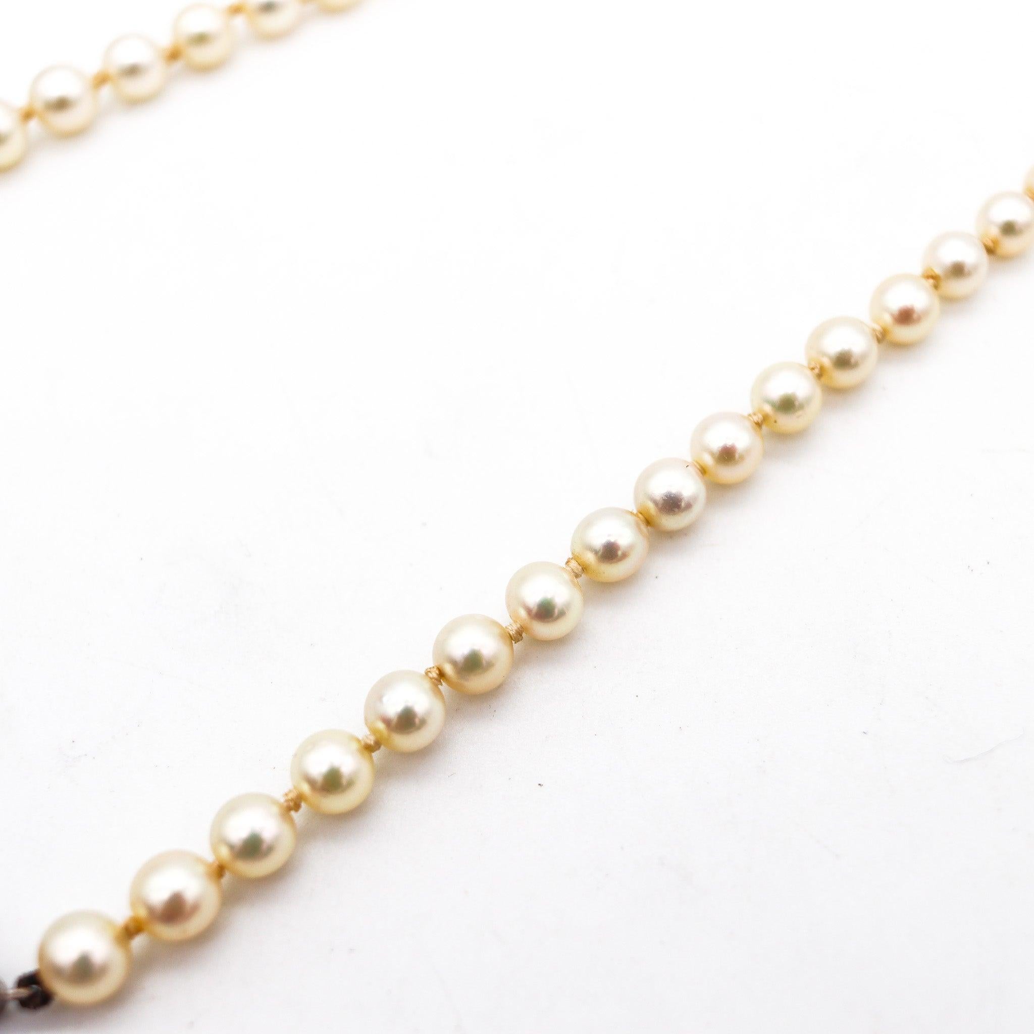 ART DECO 1935 Graduated Pearls Necklace In Platinum With 3.85 Ctw In Diamonds In Excellent Condition For Sale In Miami, FL
