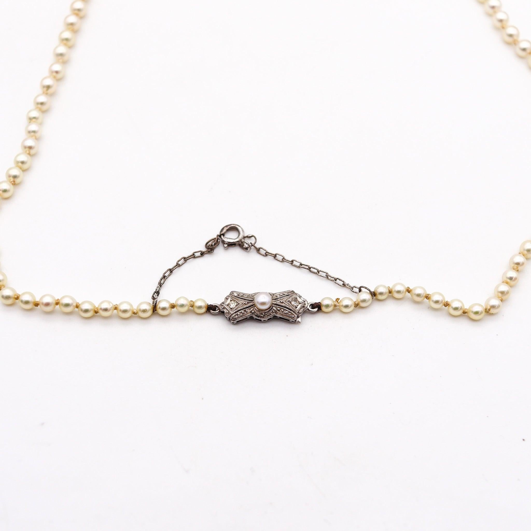 Women's ART DECO 1935 Graduated Pearls Necklace In Platinum With 3.85 Ctw In Diamonds For Sale