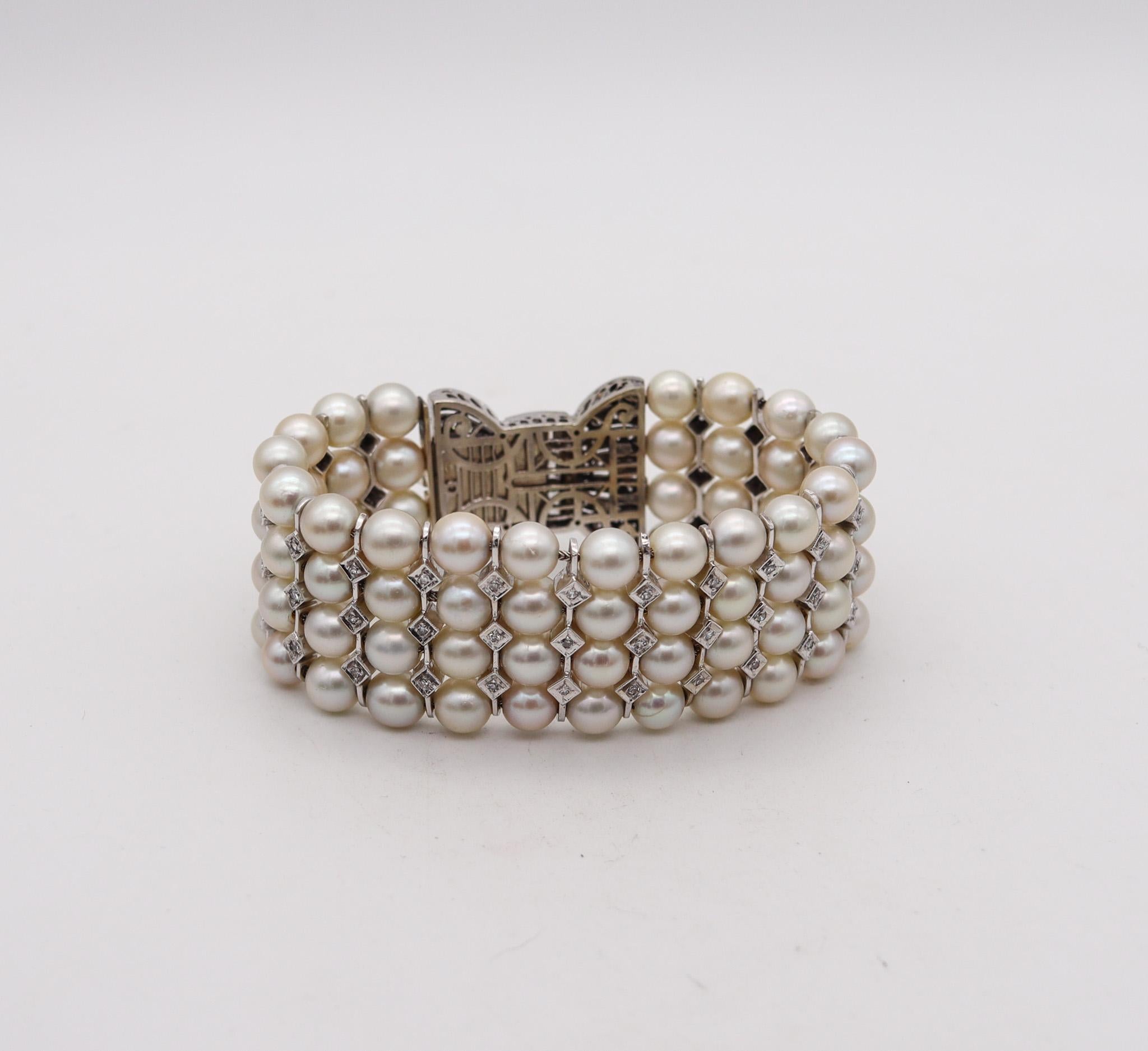 Art Deco 1935 Pearls Bracelet In Platinum With 4.10 Carats In VS Diamonds In Excellent Condition In Miami, FL