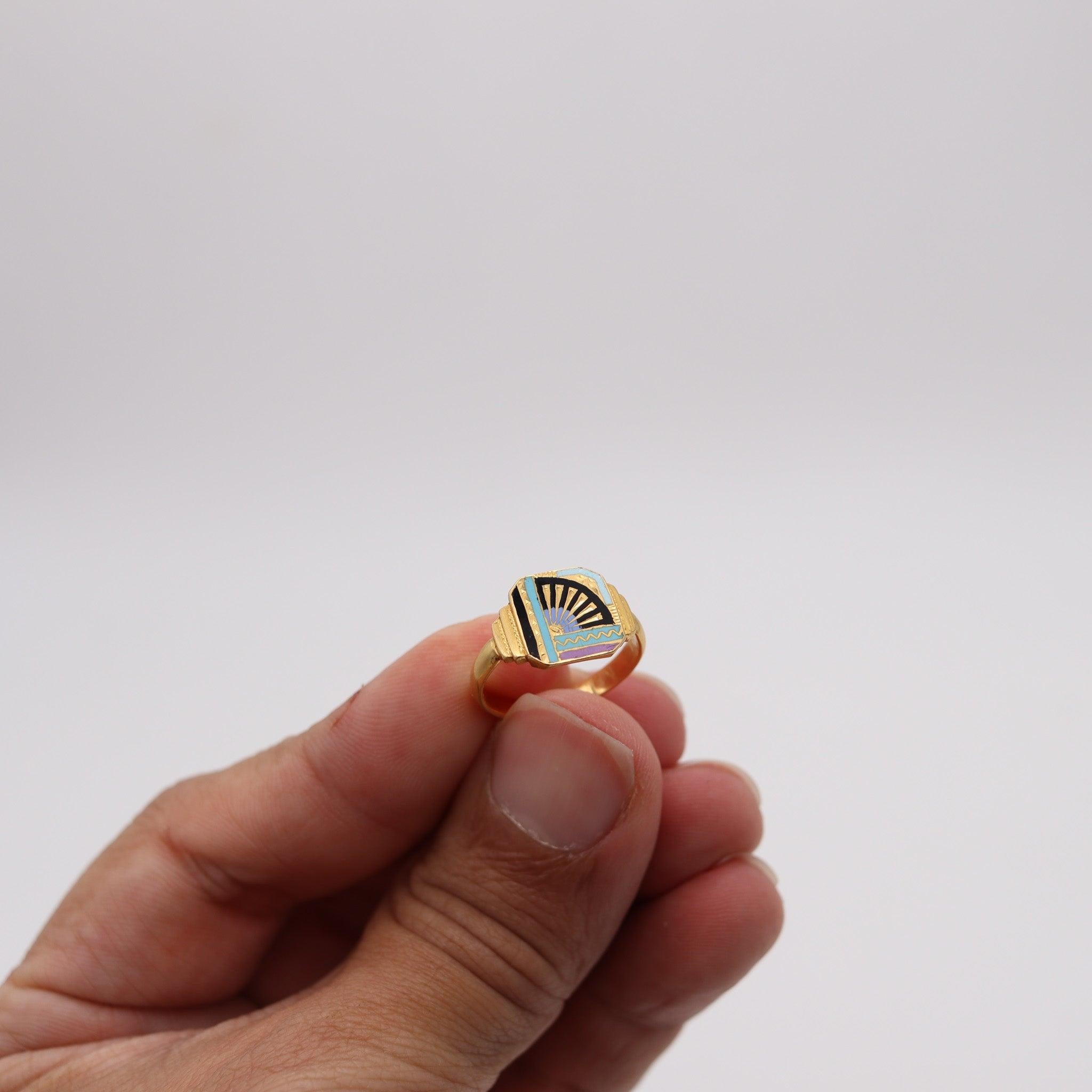 ART DECO 1935 Unusual Japonisme Enameled Geometric Ring In 18Kt Yellow Gold For Sale 1