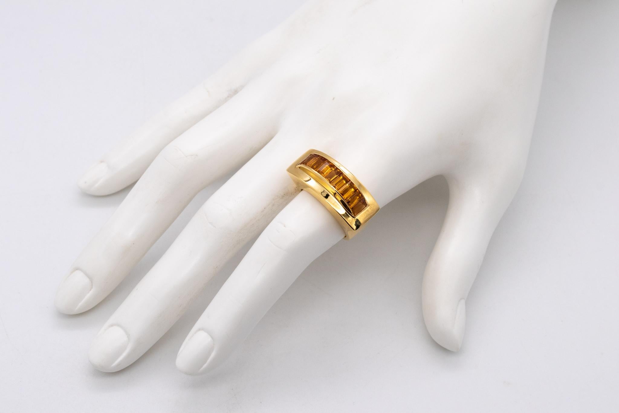Art-Deco geometric tank ring. 

A retro machine age piece, made during the art deco period, circa 1940. This unique cocktail Tank ring has been crafted in solid yellow gold of 18 karats, with high polished finish.  

Bezel set at top inside a