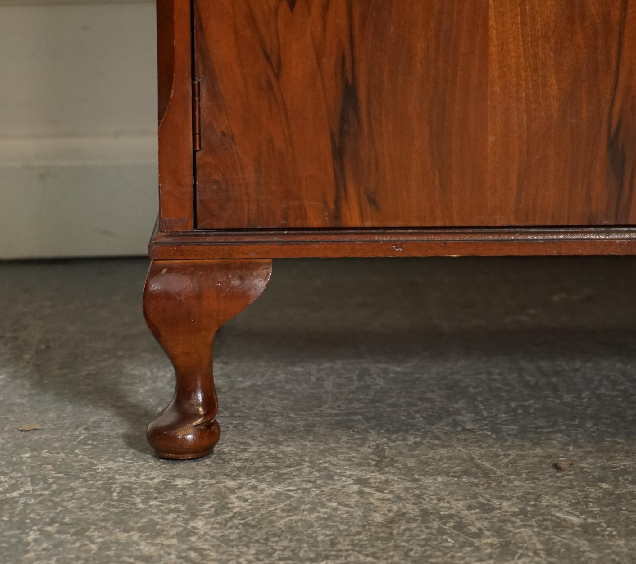 Hand-Crafted ART DECO 1940 MONTROSE FLAMED MAHOGANY WARDROBE RAiSED QUEEN ANNE LEGS