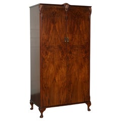 ART DECO 1940 MONTROSE FLAMED MAHOGANY WARDROBE RAiSED QUEEN ANNE LEGS