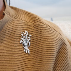 ART DECO 1940 Pendant-Brooch In Solid Platinum With 7.52 Ctw In VS Diamonds