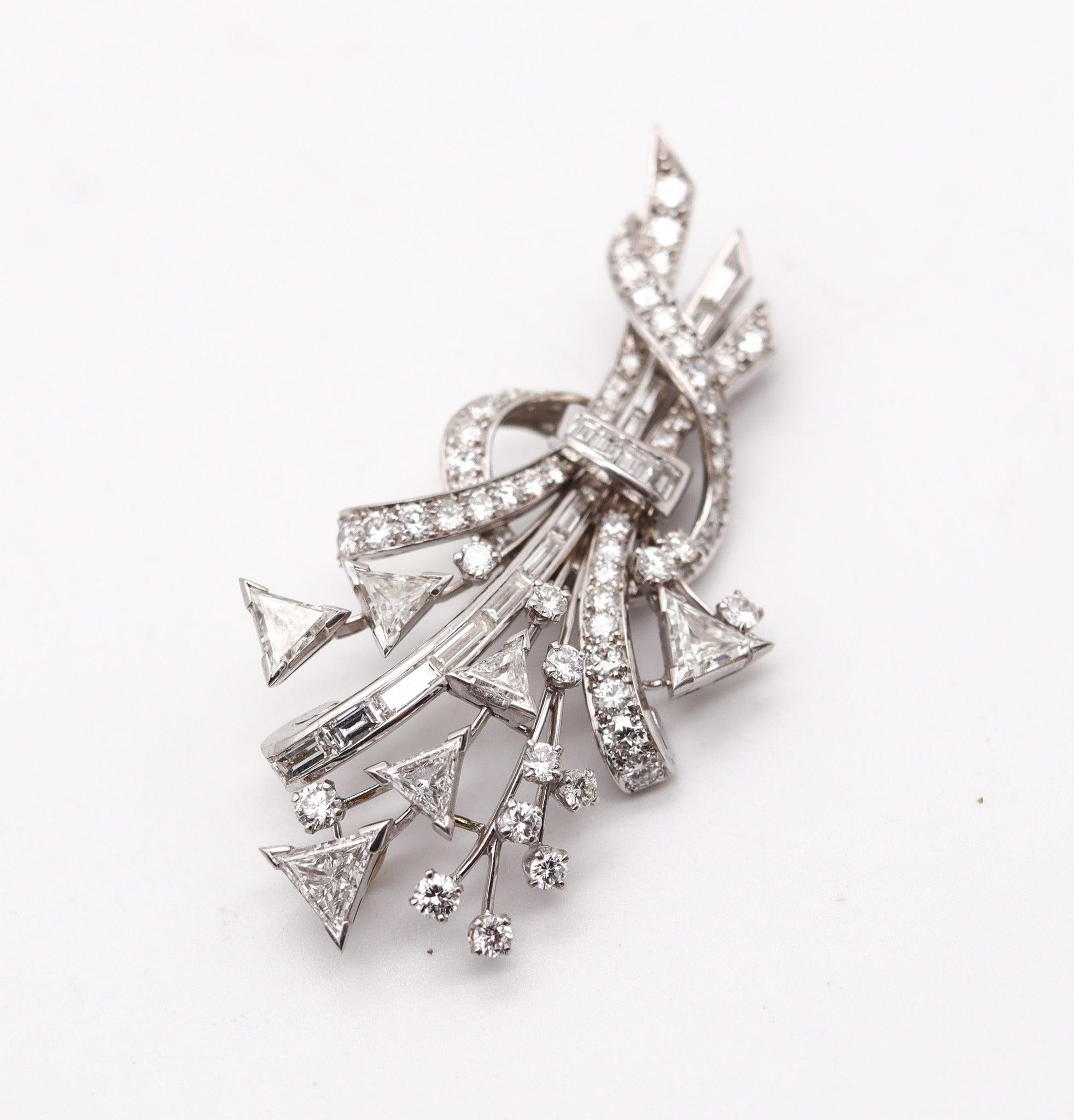 ART DECO 1940 Anhänger-Brosche aus massivem Platin mit 7,52 Gesamtkaratgewicht in VS-Diamanten (Gemischter Schliff) im Angebot