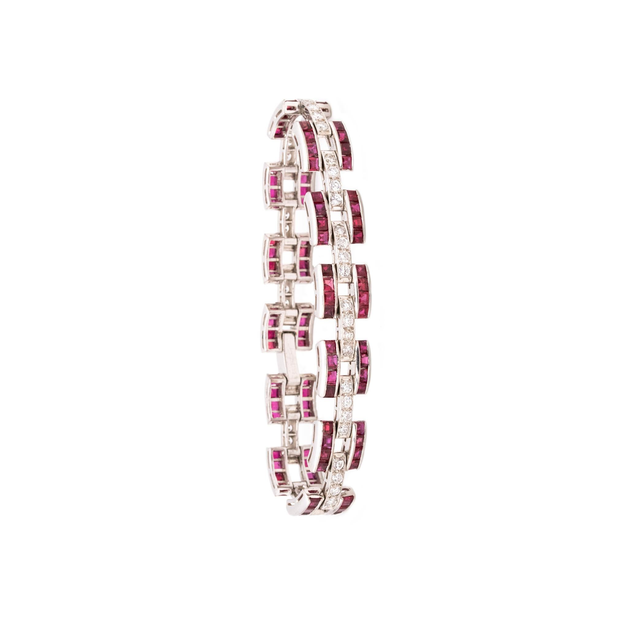 Art Deco 1940 Platinum Bracelet with 13.97 Cts in Burma Rubies and Diamonds In Excellent Condition In Miami, FL