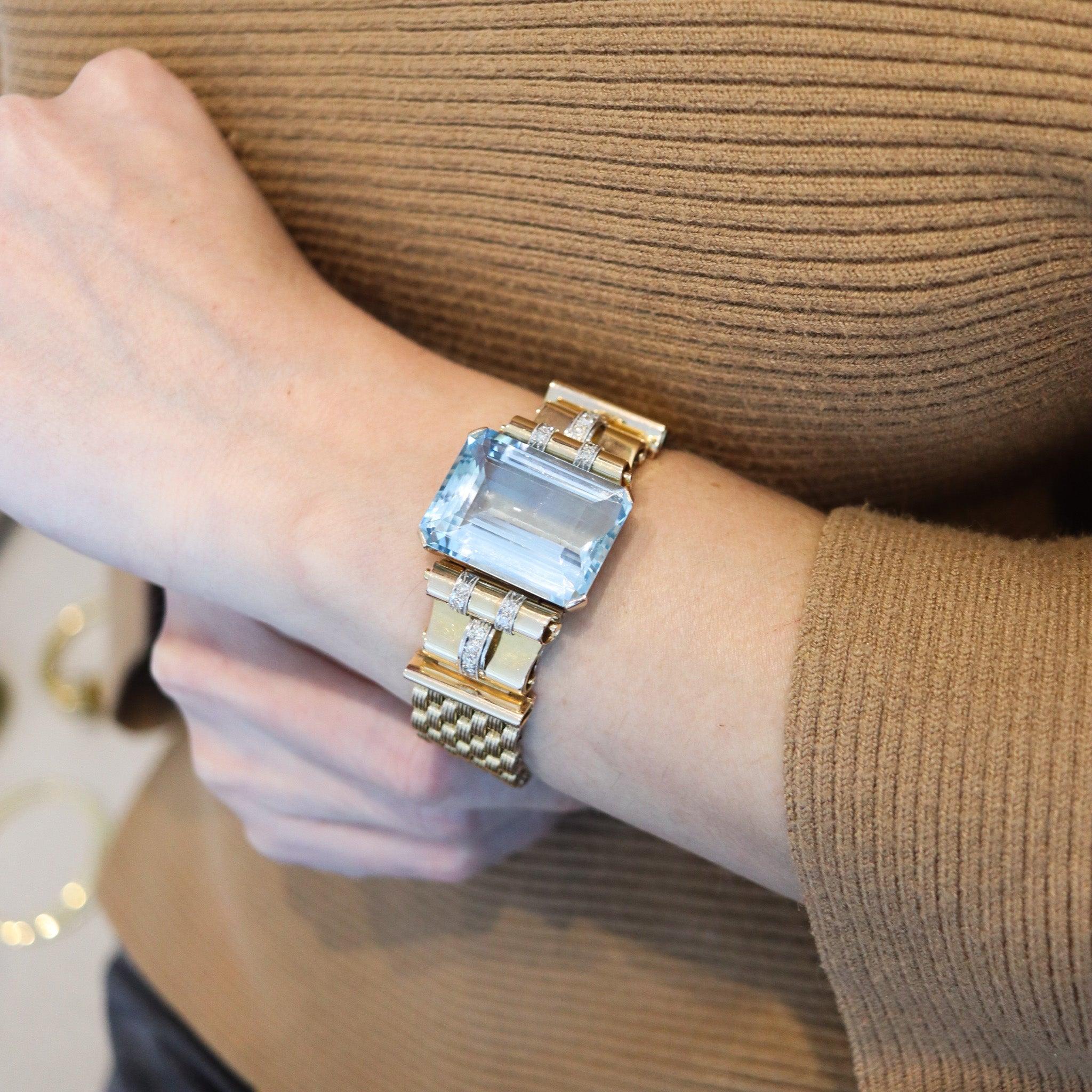 An American art deco-retro bracelet with aquamarine.

This is a beautiful statement bracelet created in America during the late art-deco period, back in the 1940. The bracelet is very substantial carefully crafted with massive and strong look in