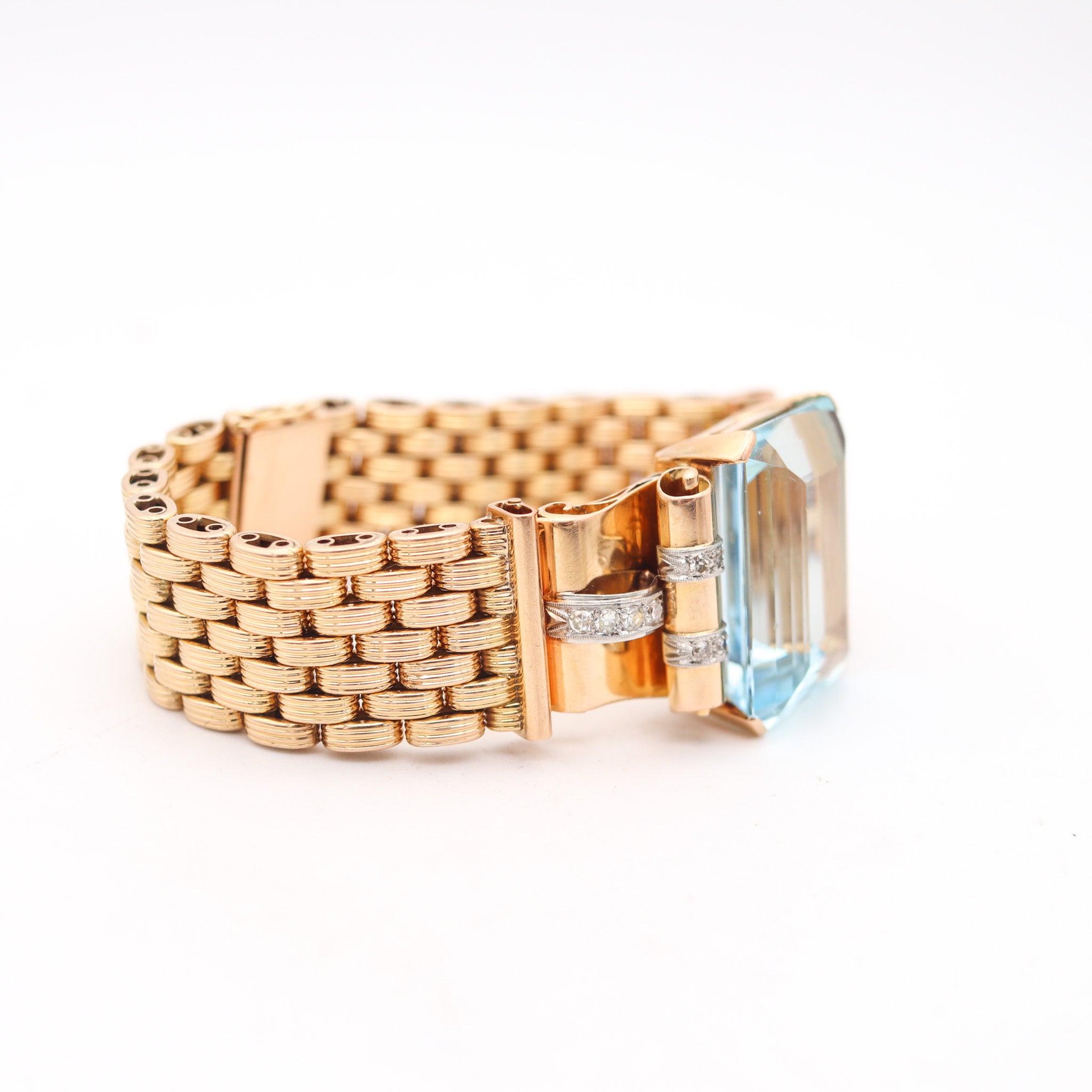 ART-DECO 1940 Retro Bracelet In 18Kt Gold With 61.84 Ctw Aquamarines & Diamonds In Excellent Condition For Sale In Miami, FL