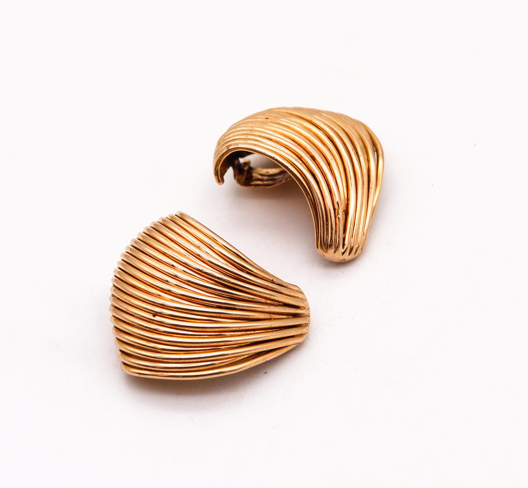 Art Deco 1940 Retro Sculptural Wired Clips Earrings in Solid 18kt Yellow Gold In Excellent Condition For Sale In Miami, FL