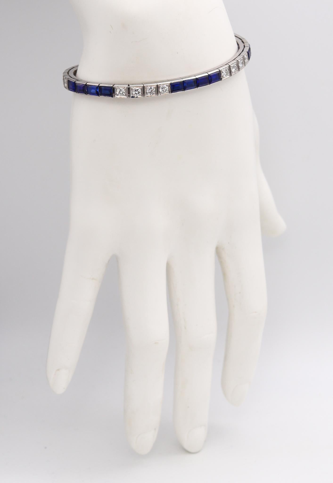 Bracelet Riviera Art Déco 1940 en or 14 carats avec diamants 9,26 carats et spinelle bleue Excellent état - En vente à Miami, FL