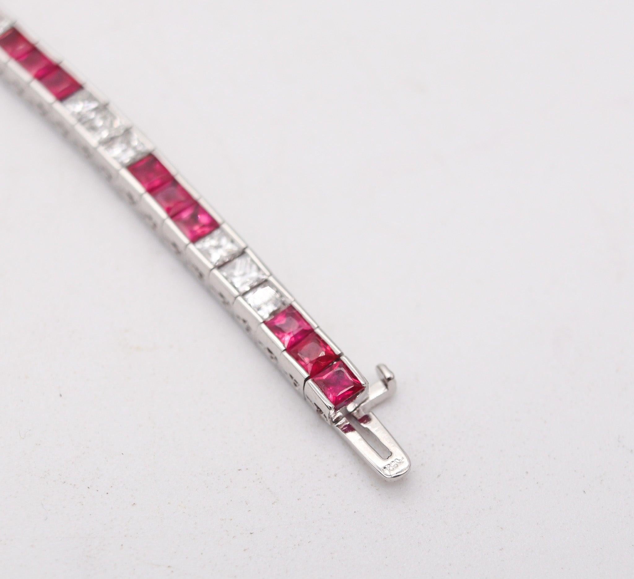 ART DECO 1940 Riviera Bracelet In Platinum With 12.30 Ctw In Diamonds & Rubies In Excellent Condition For Sale In Miami, FL