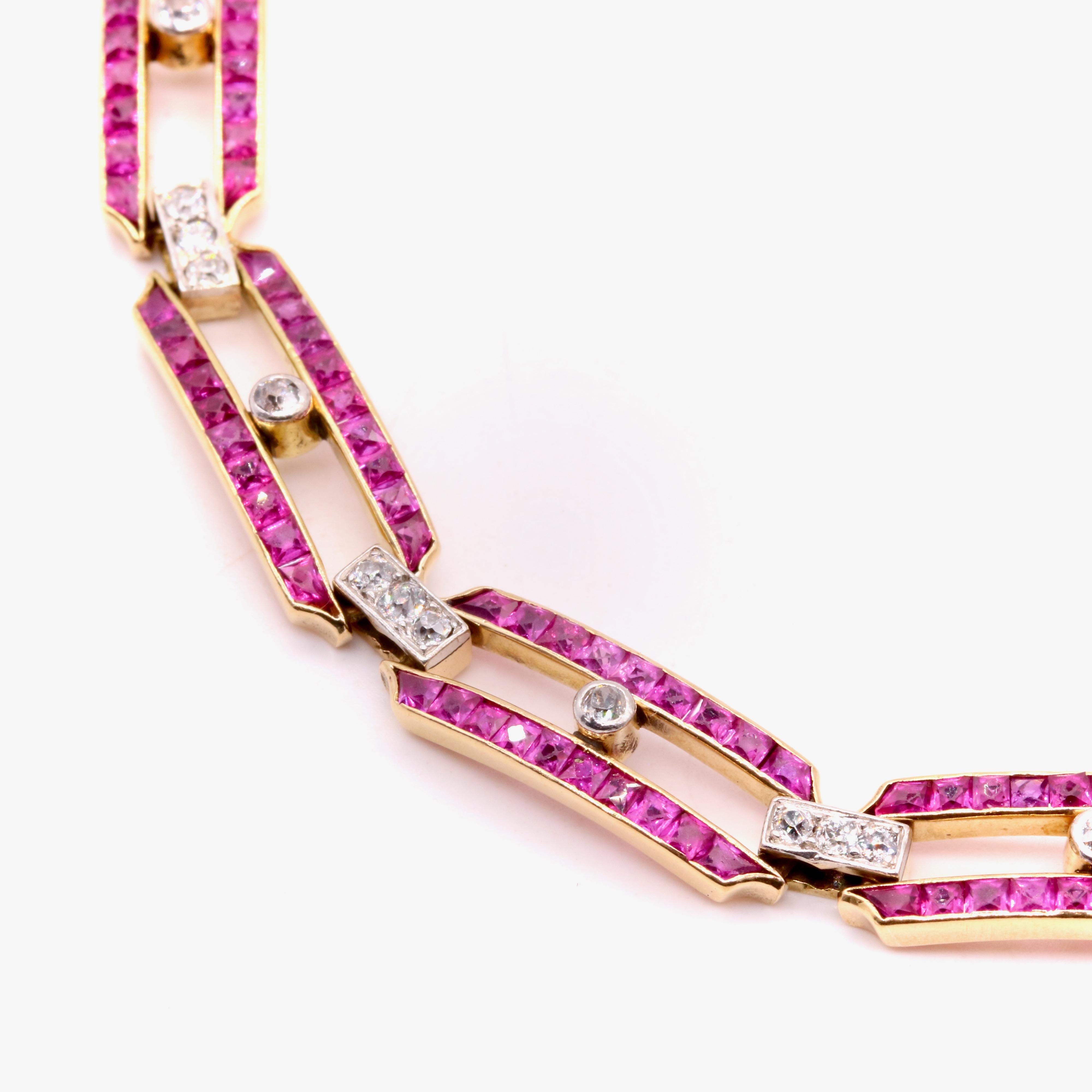 Bracelet à maillons Art déco des années 1940 en or 18 carats et platine 5,38 gw, rubis et diamants en vente 5