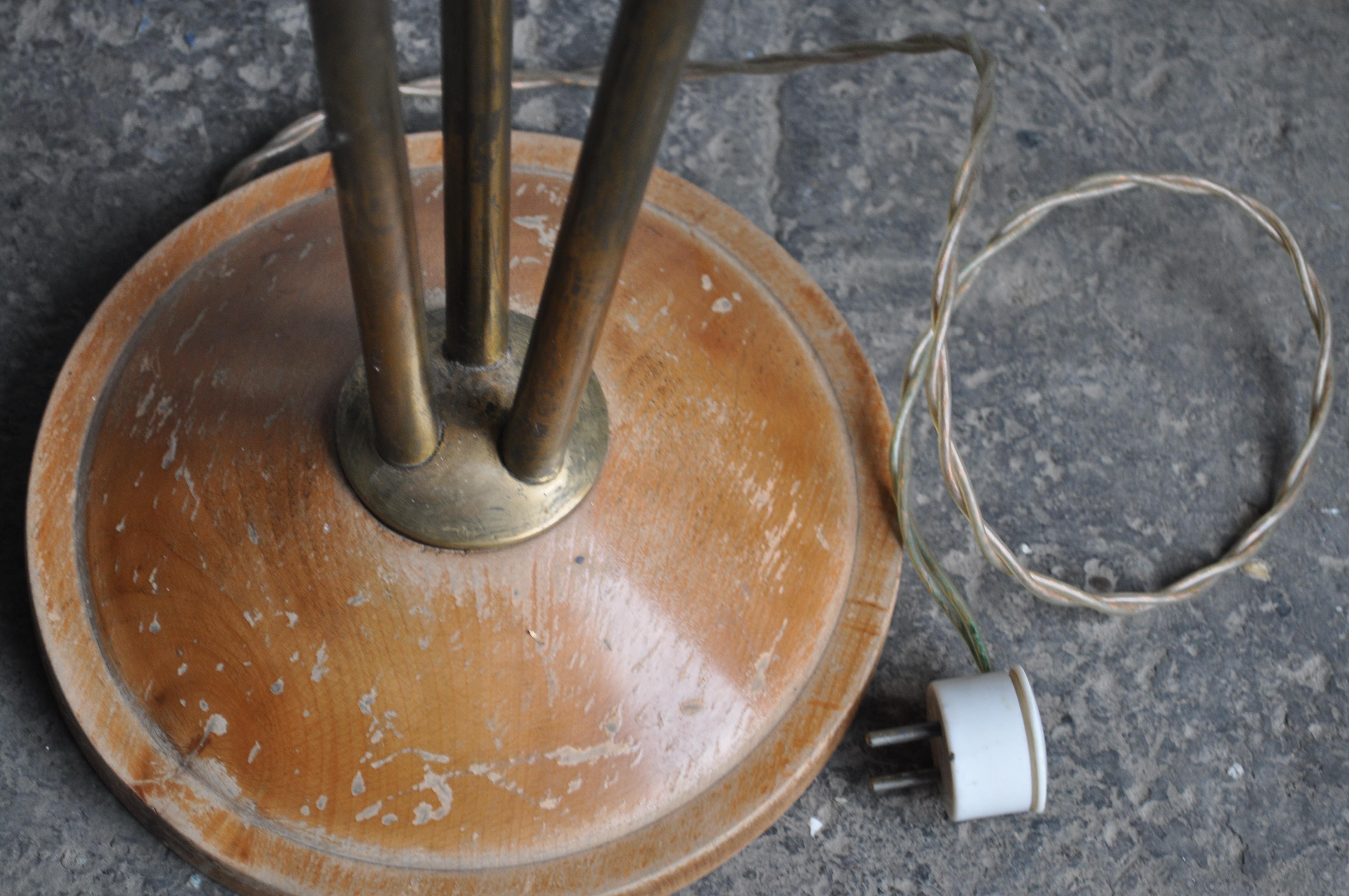 Art Deco 1940s Brass Floor Lamp In Good Condition For Sale In Lábatlan, HU