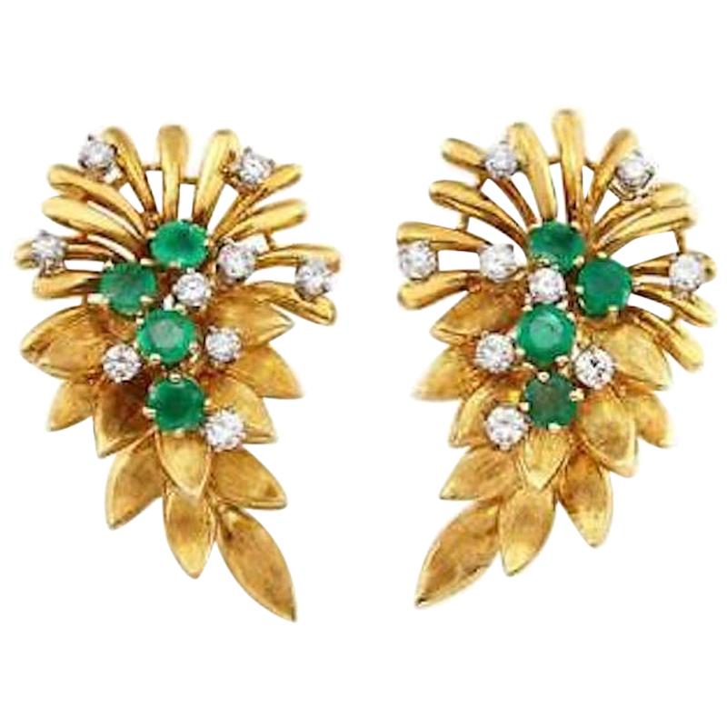 Art Deco 1940s "Des in France" 18 Karat Gold Emerald VS Diamond Earclips