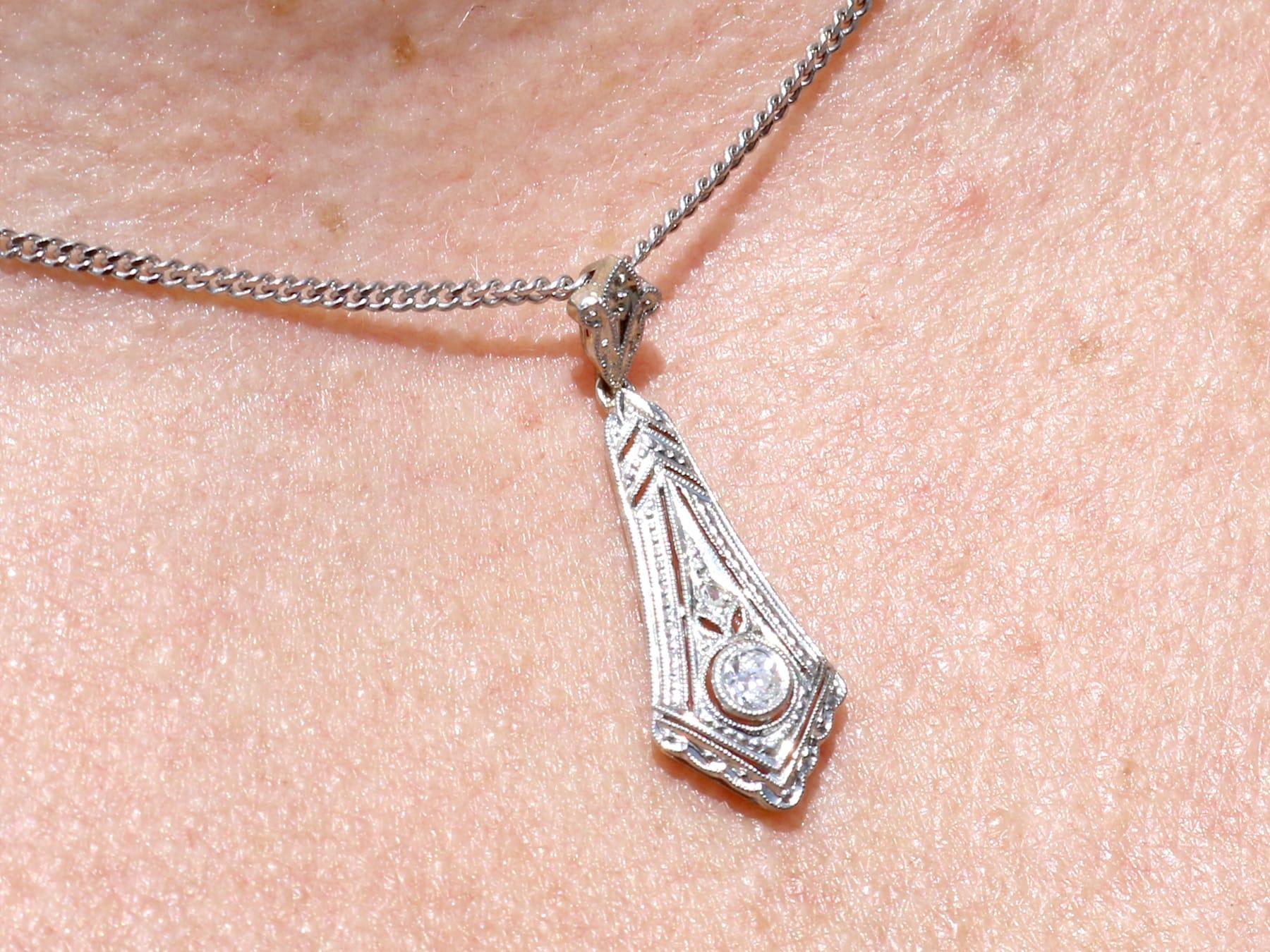 Art Deco 1940s Diamond and White Gold Pendant For Sale 1