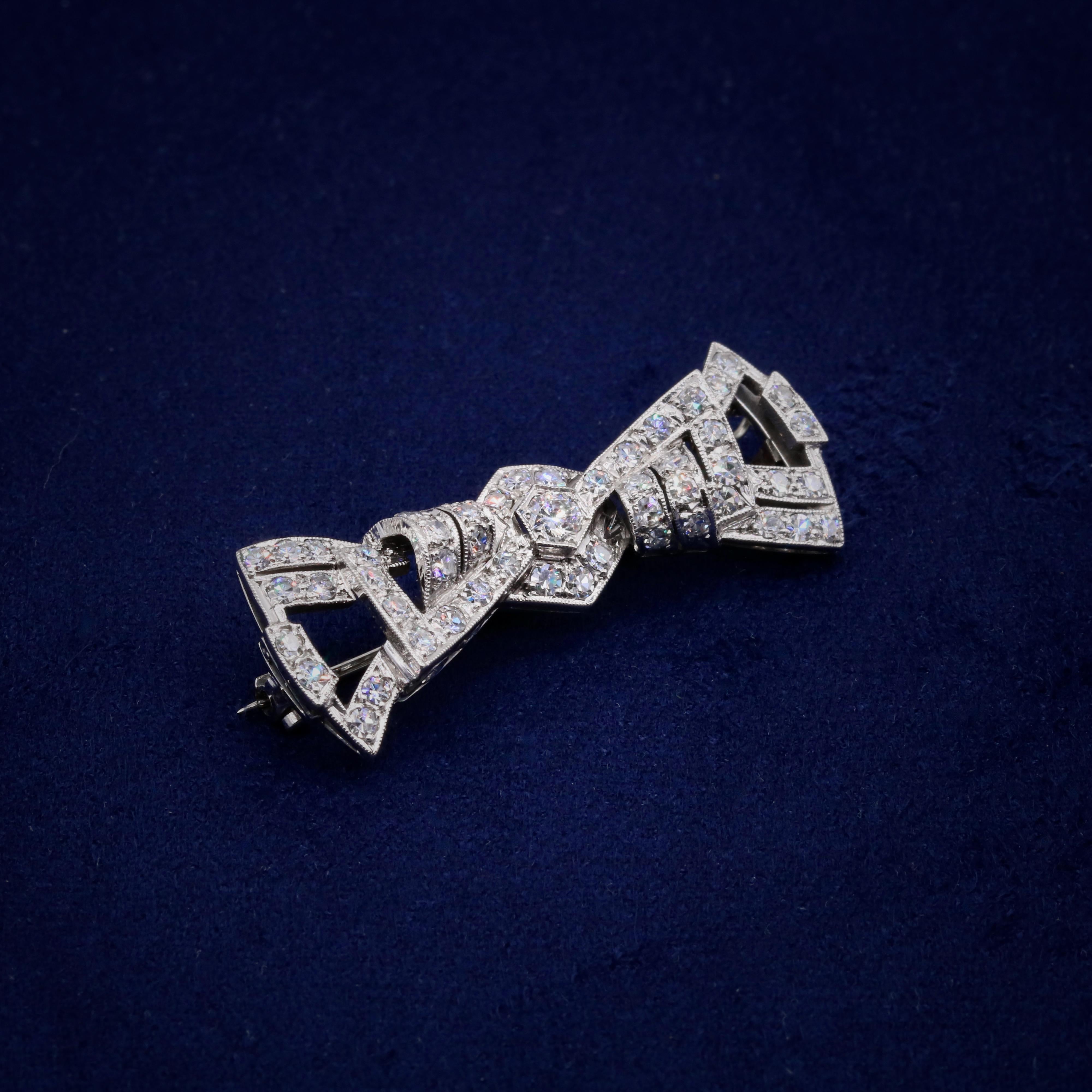 Brilliant Cut Art Deco 1940s Palladium Diamond Stylised Bow Brooch For Sale