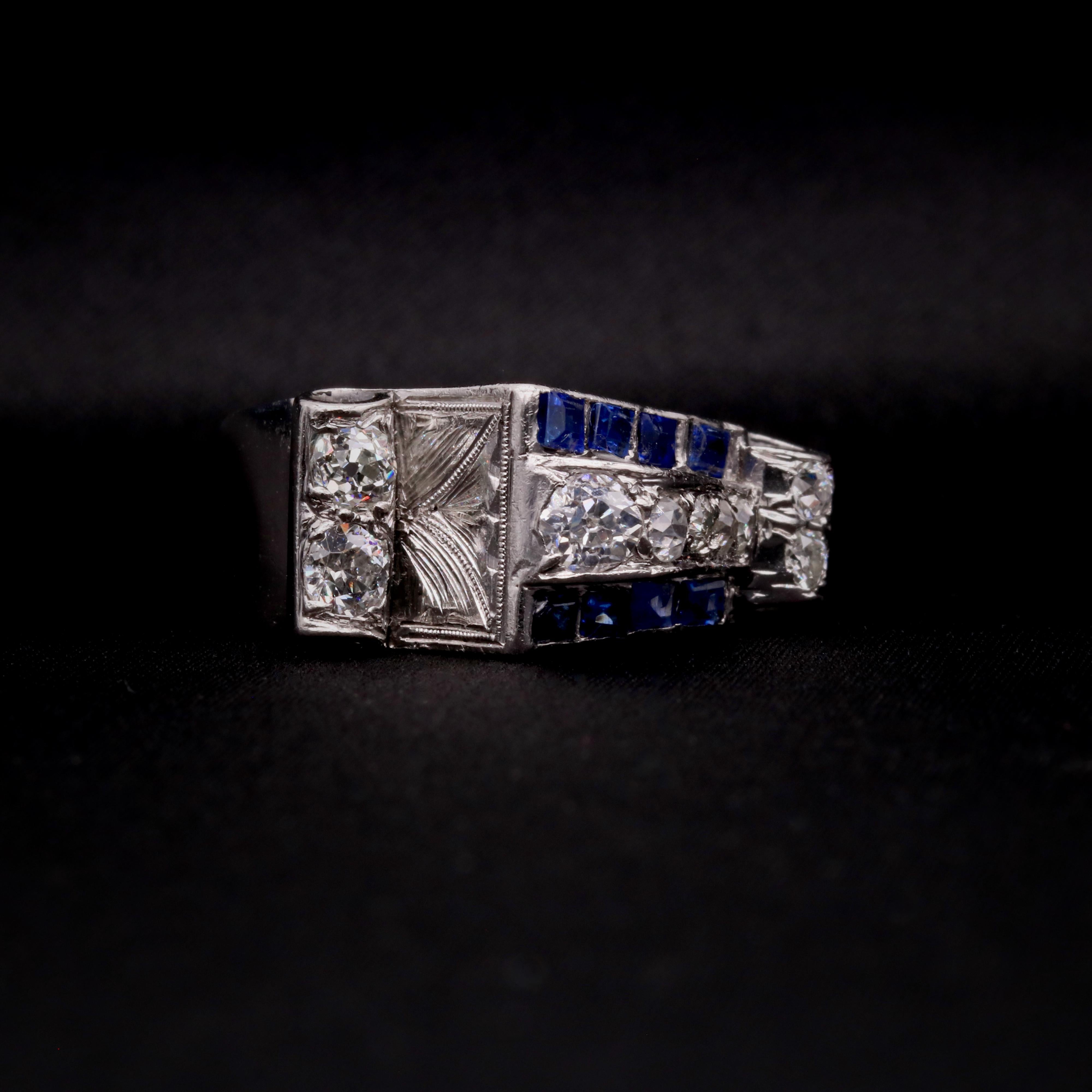 Bague Art déco en diamant, saphir et platine, comprenant neuf diamants de taille européenne ancienne, en platine.

Ce que je préfère dans cette bague Art déco en platine avec diamants et saphirs, c'est son design sensationnel. Quel est le vôtre ?