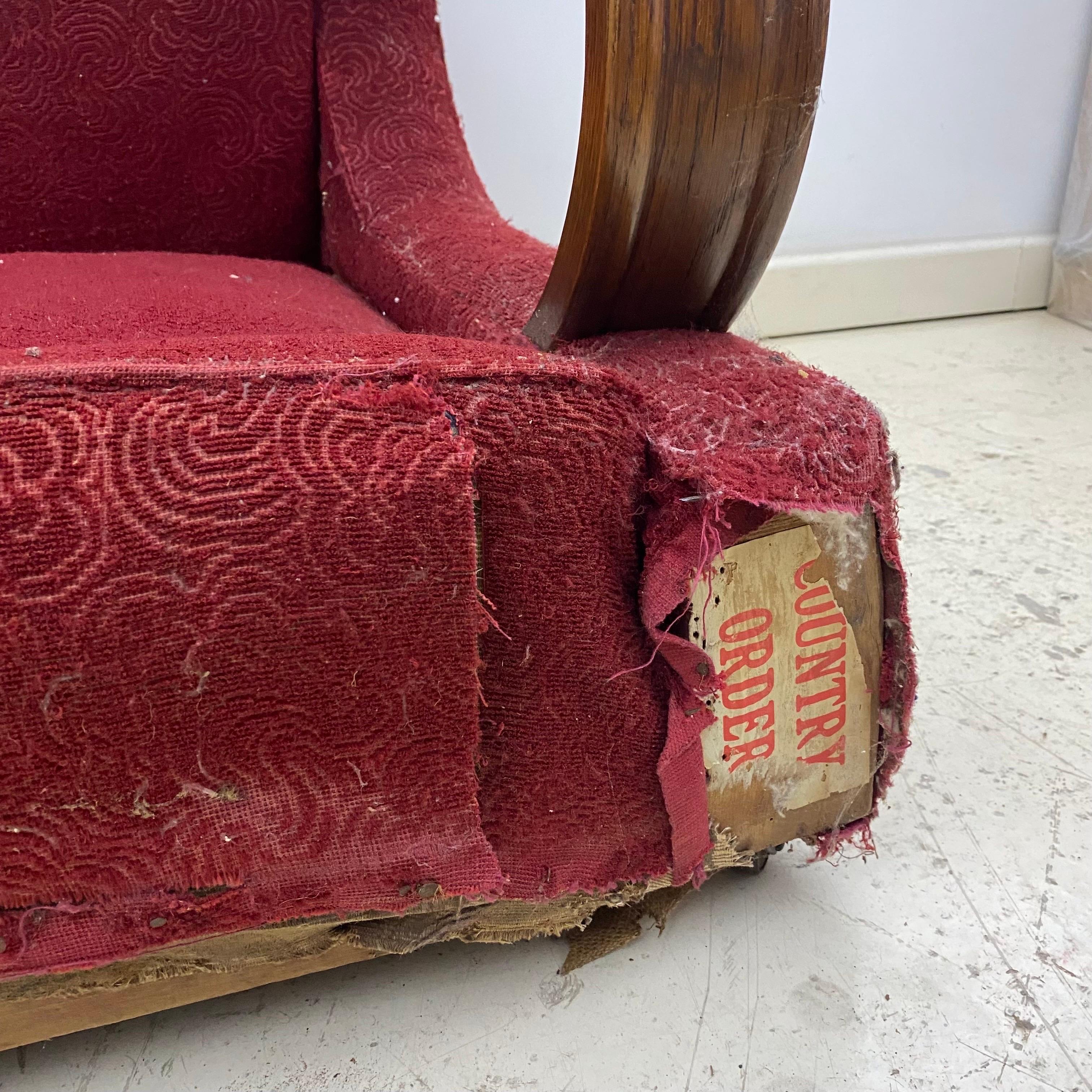 Art Deco 1940s Red Two Seater Distressed Sofa Restoration Project As Seen Poirot en vente 7