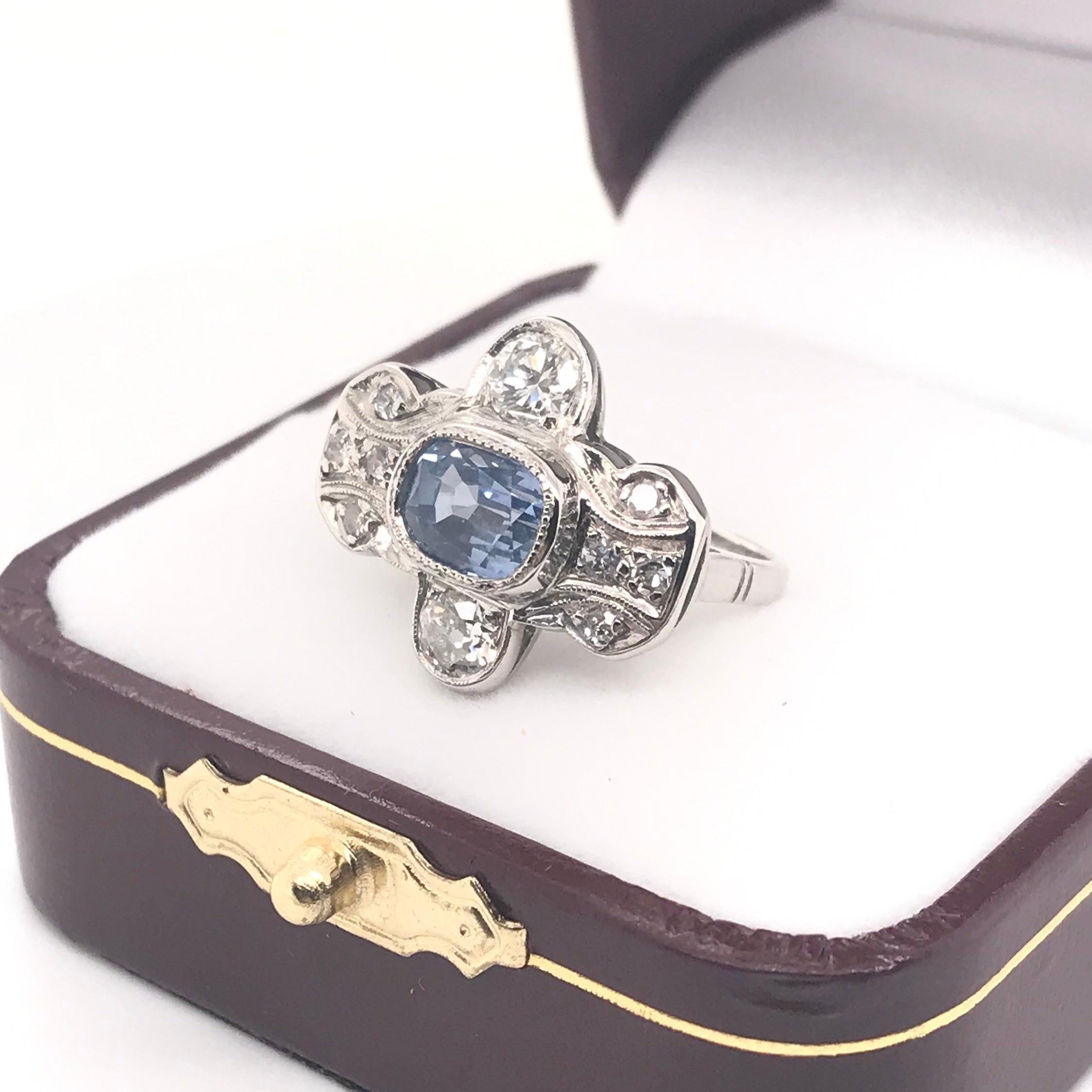 Art Deco 1.95 Carat Ceylon Sapphire and Diamond Platinum Ring In Good Condition For Sale In Montgomery, AL