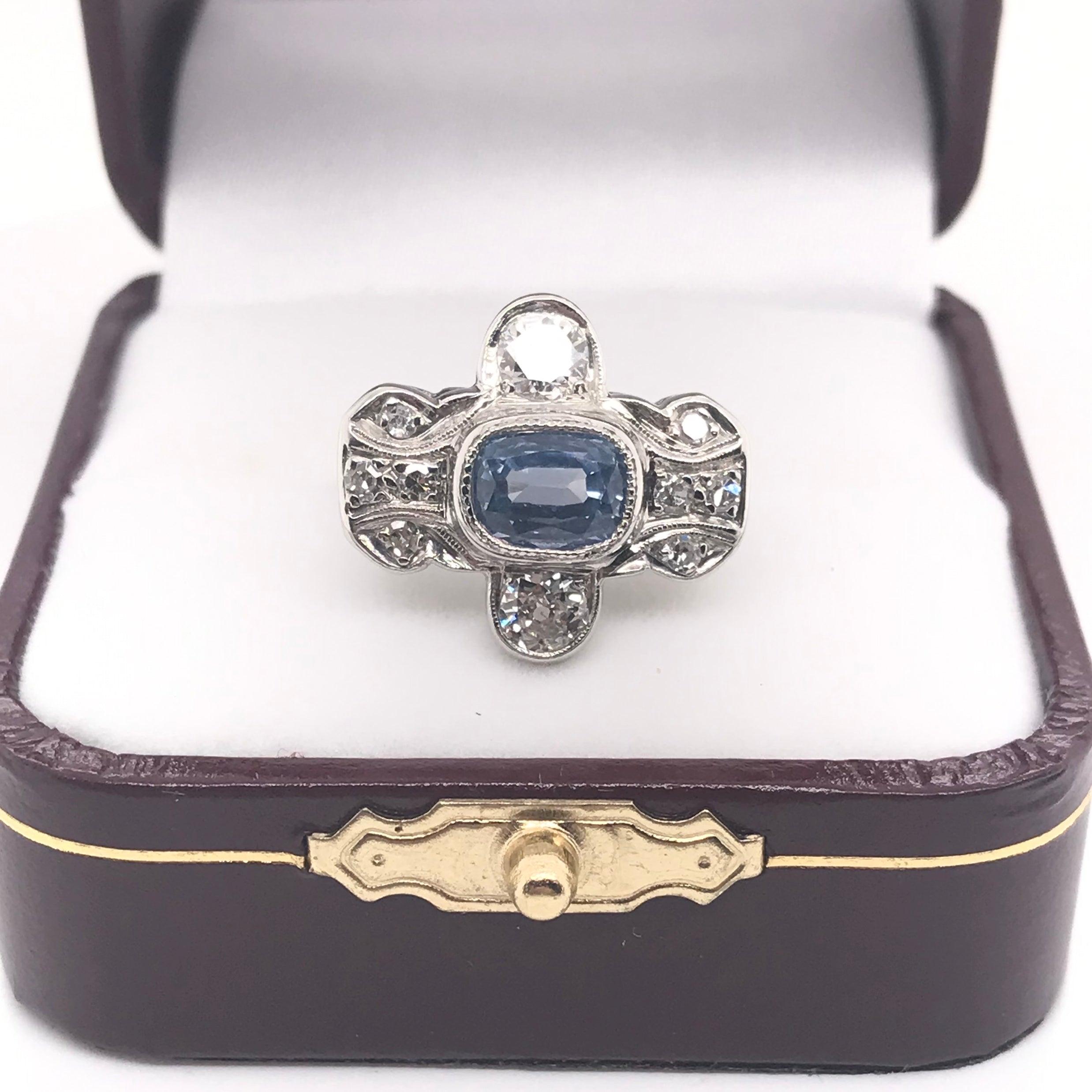 Art Deco 1.95 Carat Ceylon Sapphire and Diamond Platinum Ring For Sale 1