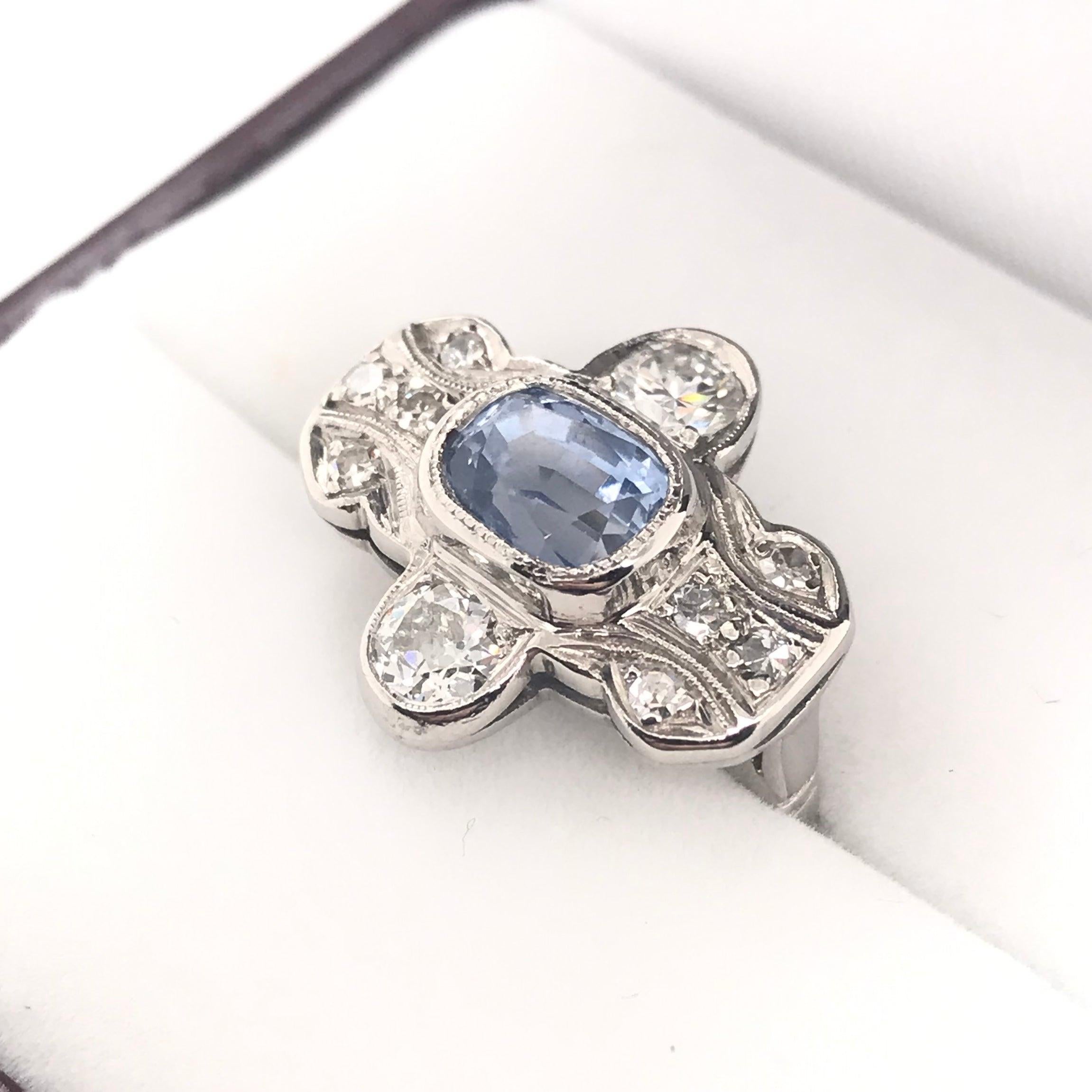 Art Deco 1.95 Carat Ceylon Sapphire and Diamond Platinum Ring For Sale 3
