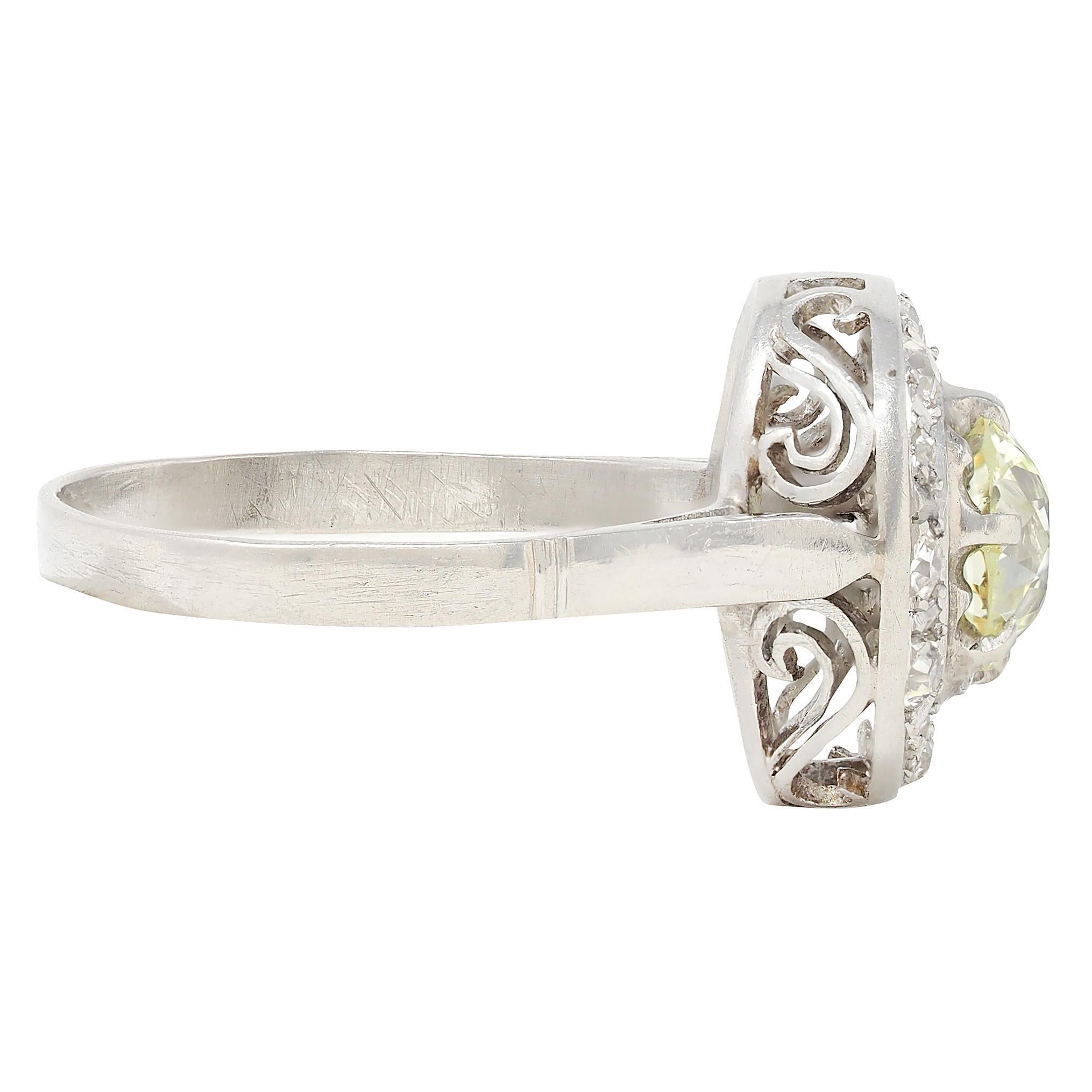 Art Decó 1.95 CTW Anillo de Compromiso de Platino con Halo Desplazante Antiguo Talla antigua en venta