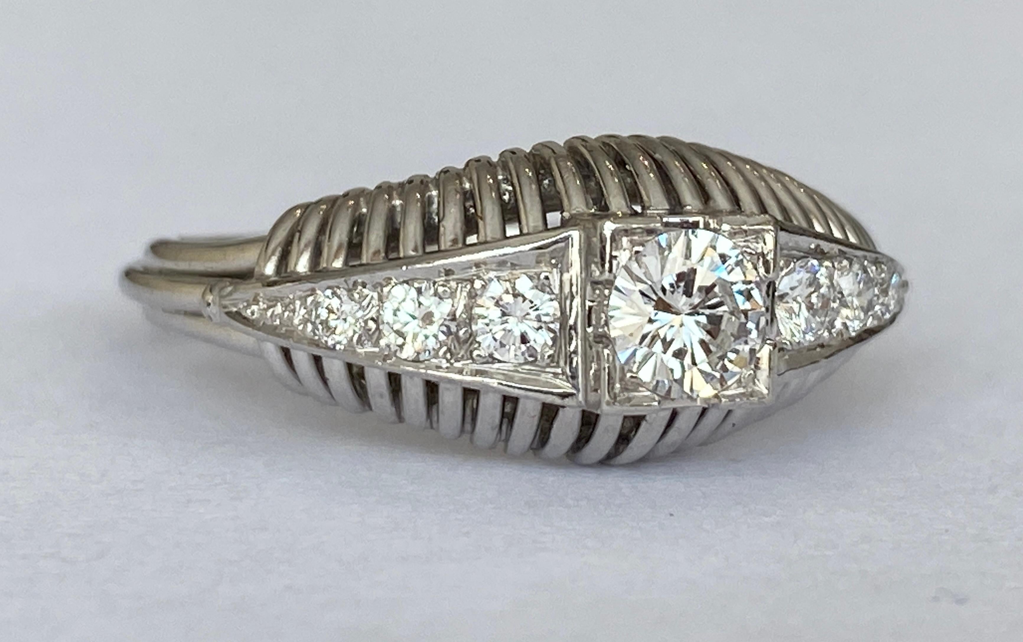Art Deco 1940's  Vintage Diamond Solitaire Engagement White gold Ring In Good Condition For Sale In AMSTERDAM, NL