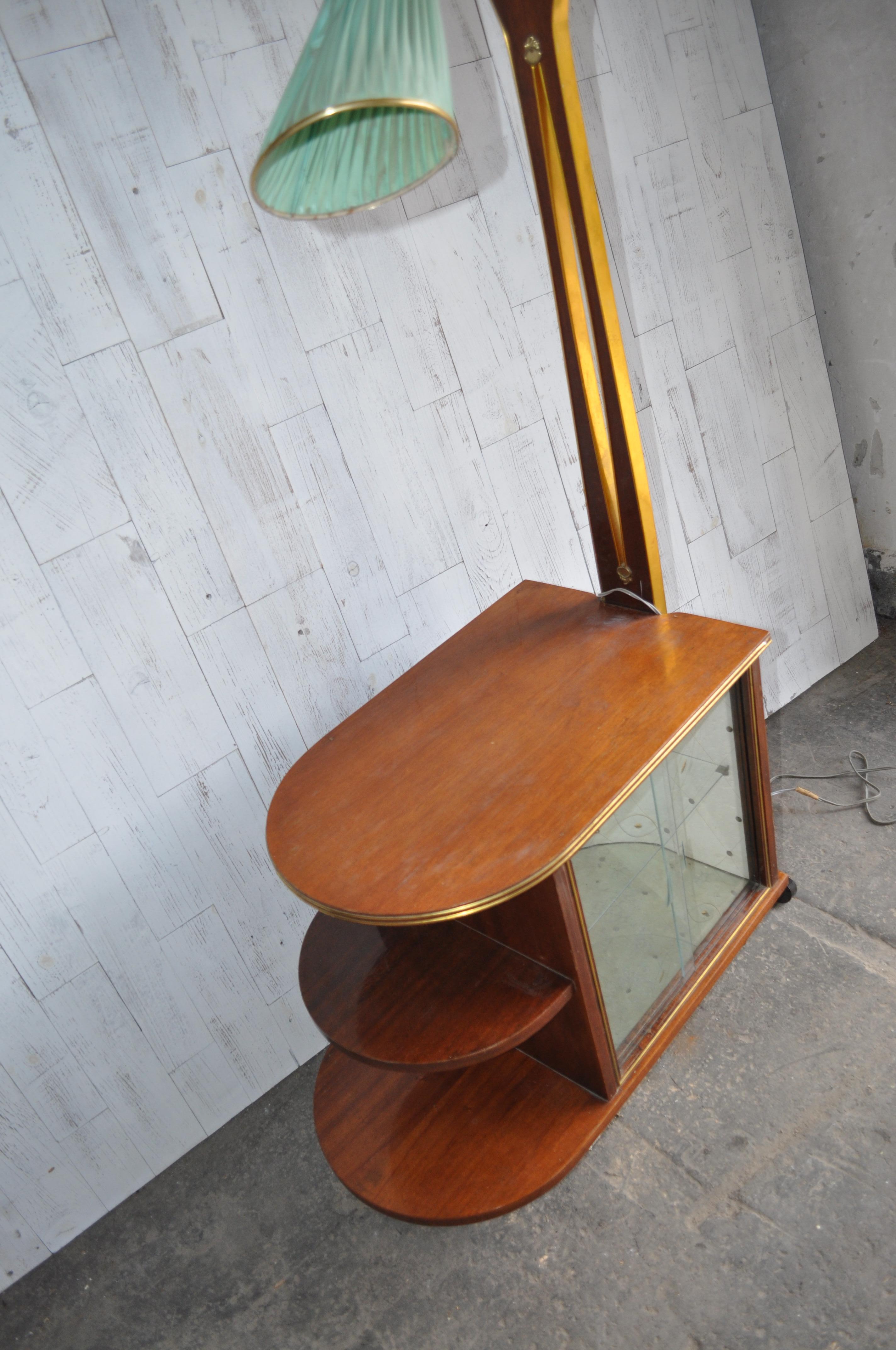 Art Déco anni '50 in legno di noce, mobile bar per cocktail e liquori con supporto per lampada in vendita 3