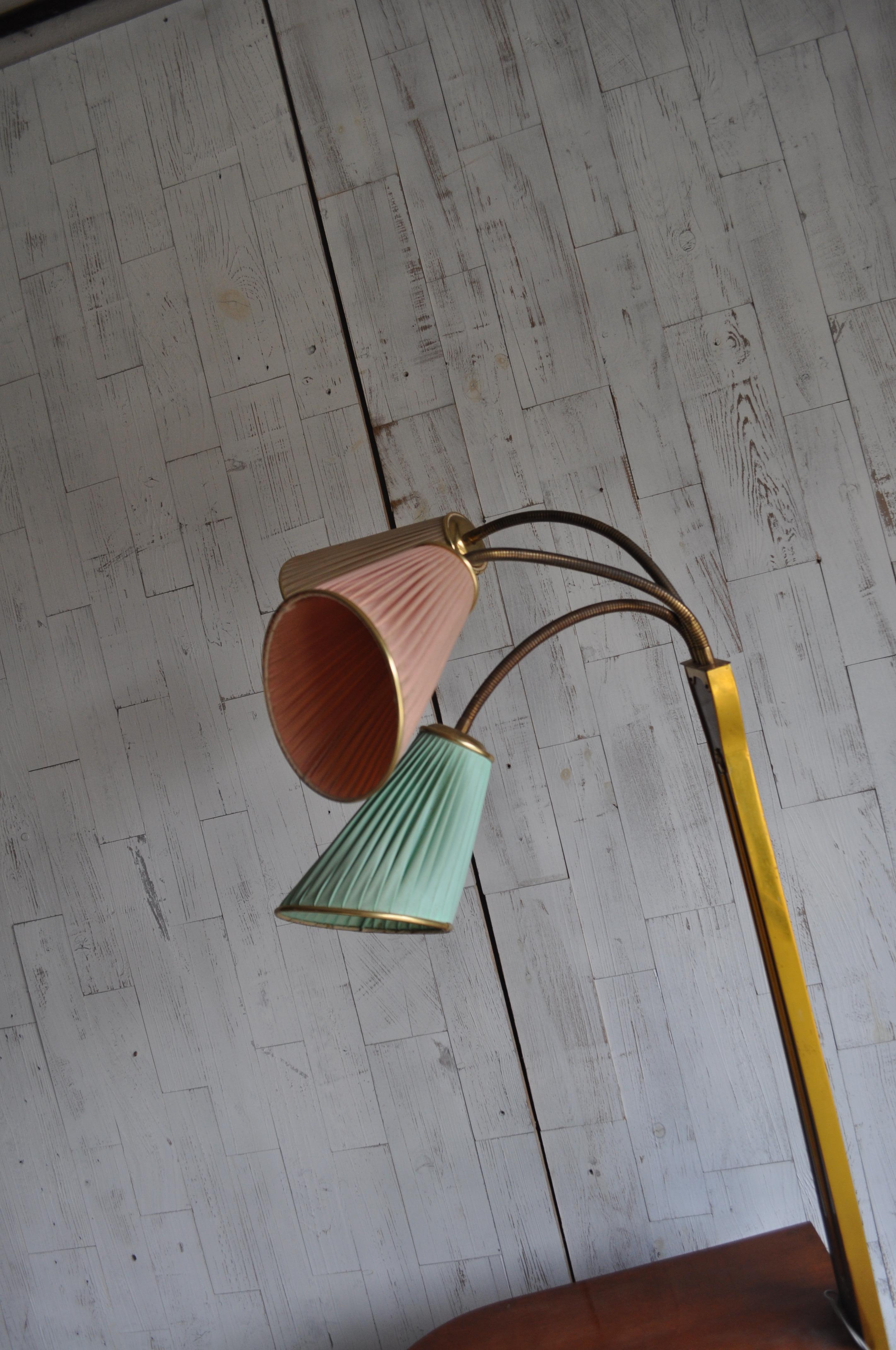 Tedesco Art Déco anni '50 in legno di noce, mobile bar per cocktail e liquori con supporto per lampada in vendita