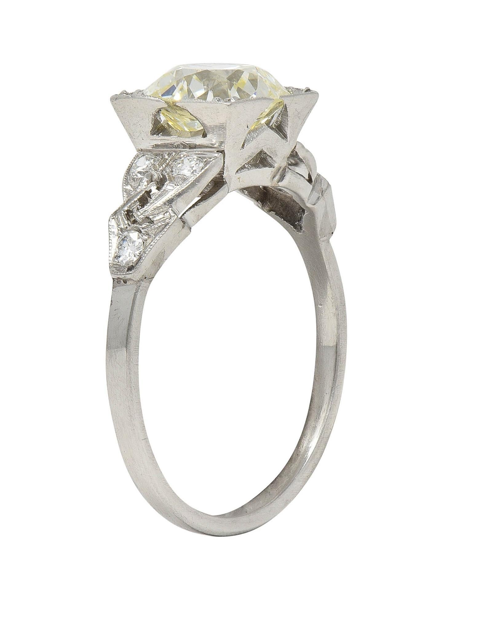 Anello di fidanzamento vintage in platino con diamante vecchio taglio europeo Art of Vintage 1,96 CTW in vendita 4