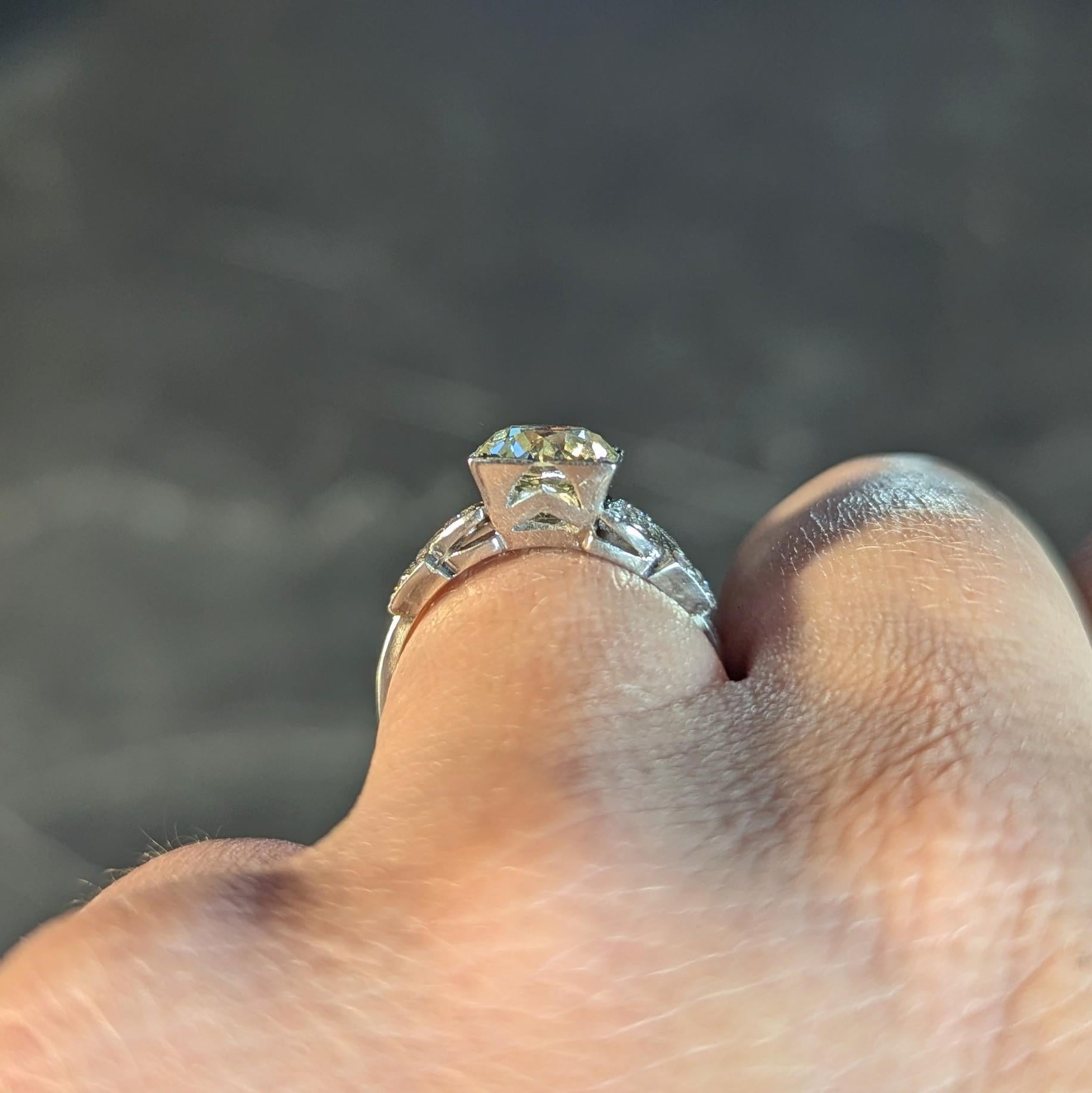 Anello di fidanzamento vintage in platino con diamante vecchio taglio europeo Art of Vintage 1,96 CTW in vendita 6
