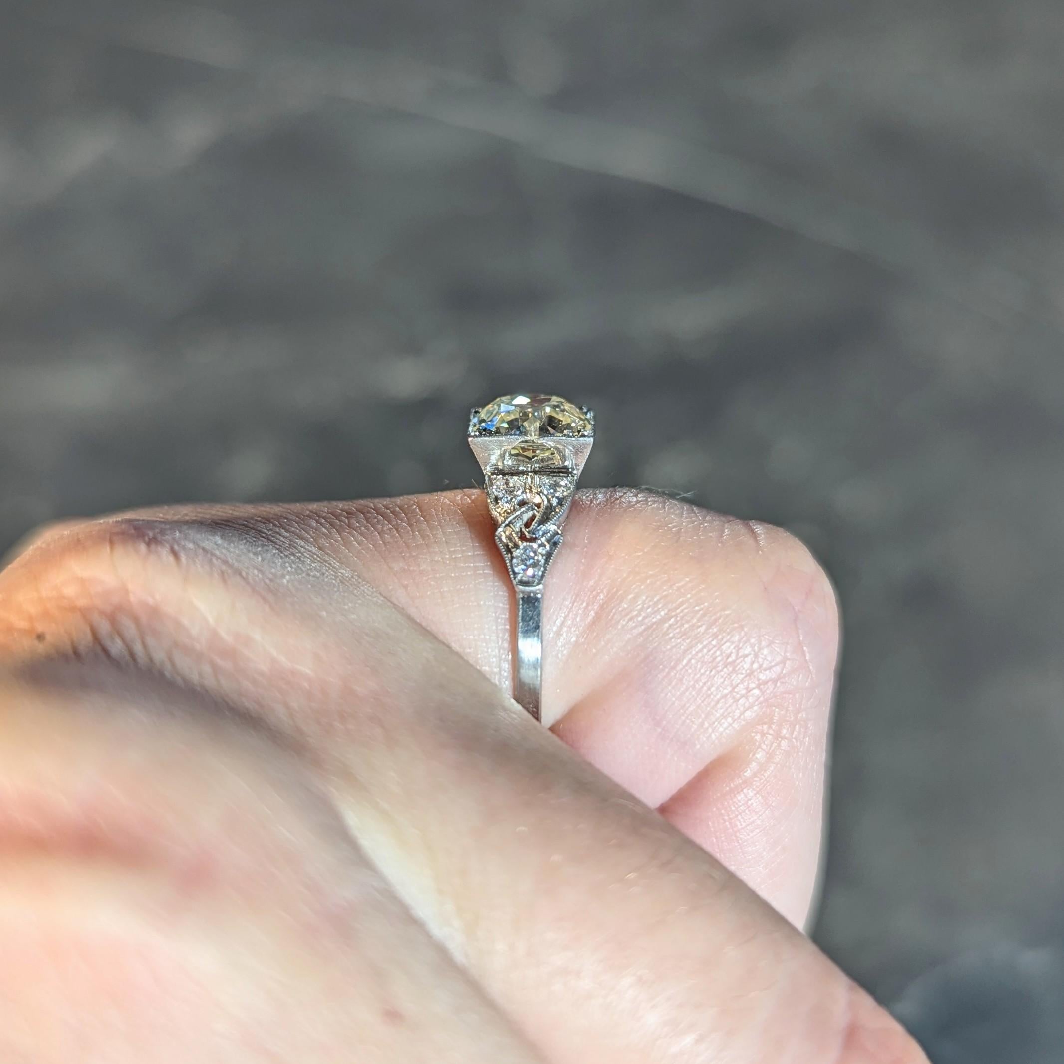Anello di fidanzamento vintage in platino con diamante vecchio taglio europeo Art of Vintage 1,96 CTW in vendita 7