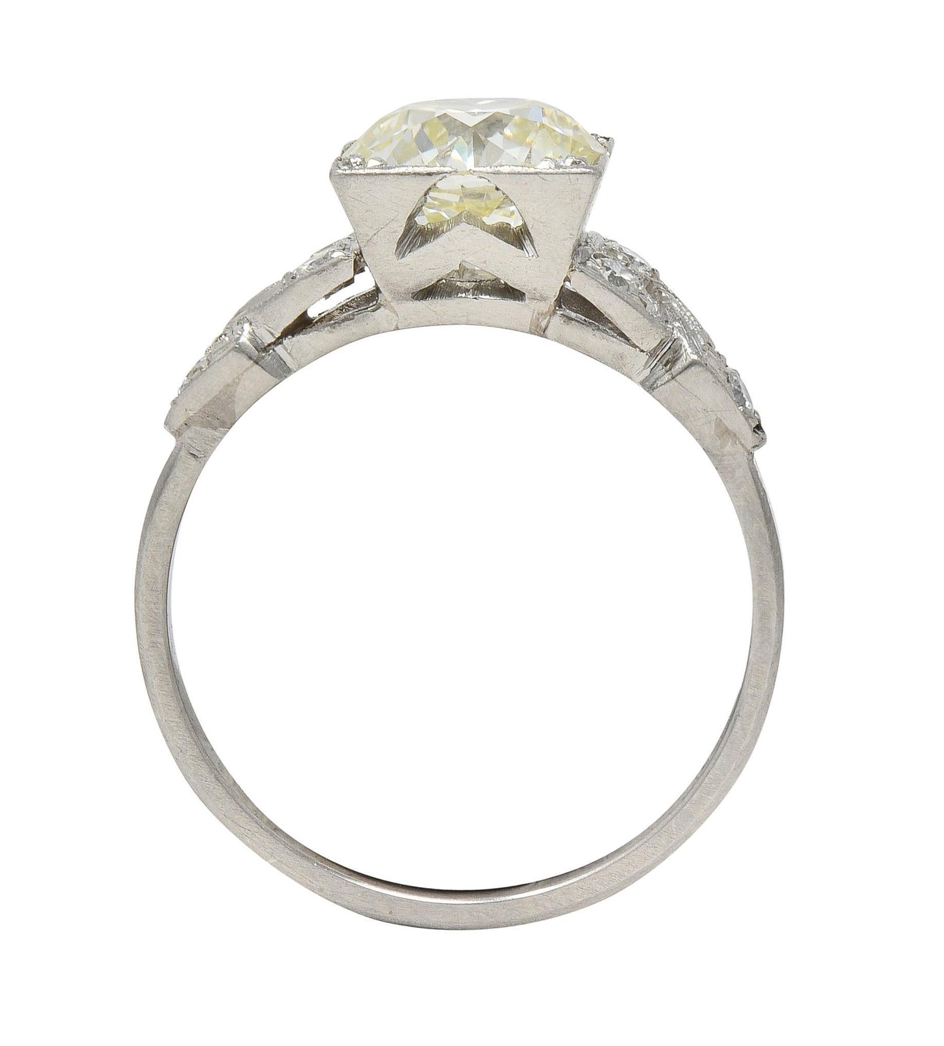 Anello di fidanzamento vintage in platino con diamante vecchio taglio europeo Art of Vintage 1,96 CTW in vendita 3