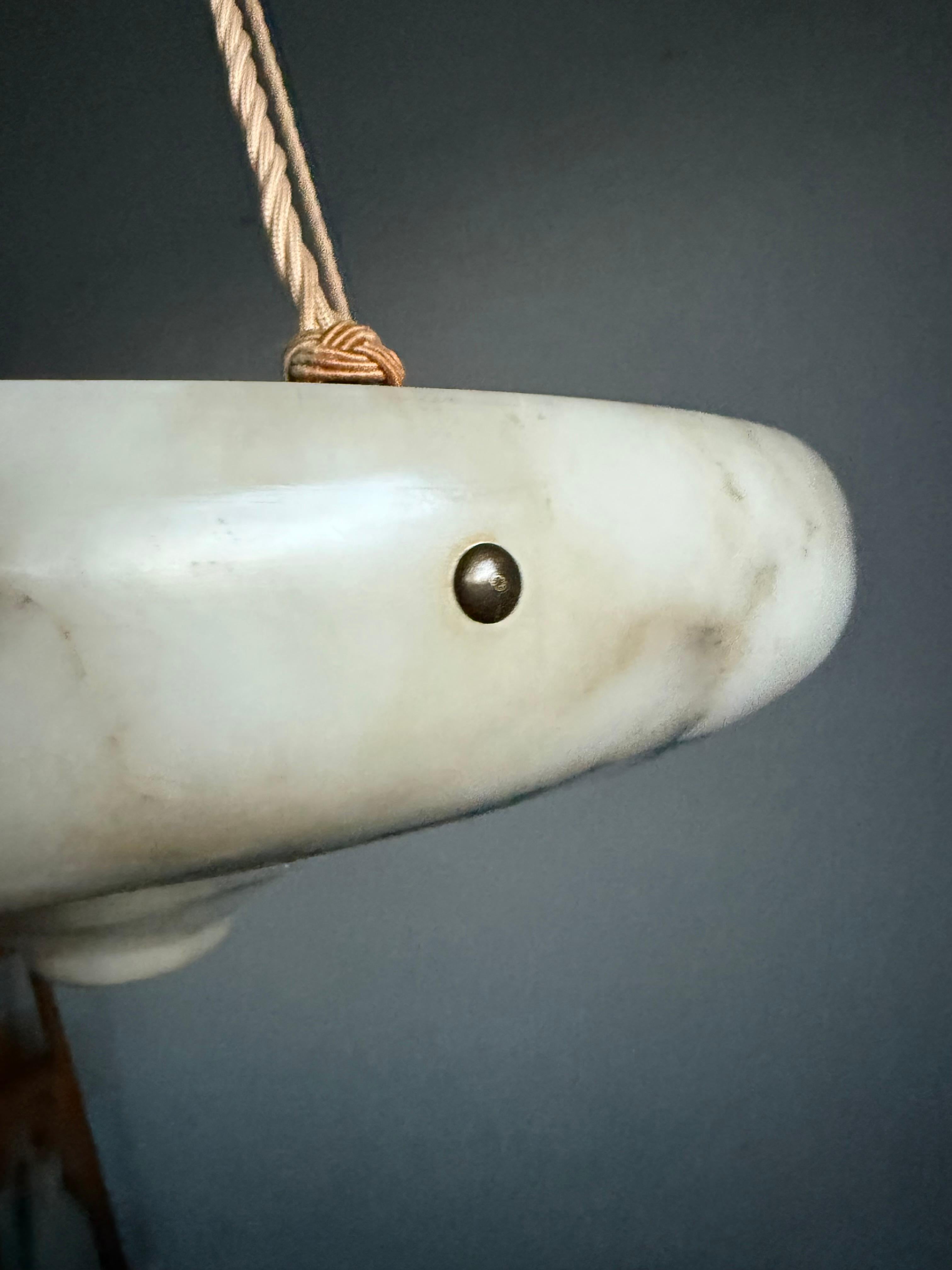 Art Deco 19.6 Diameter Perfectly Balanced White & Black Alabaster Pendant Light (Lampe pendante en albâtre blanc et noir) en vente 4