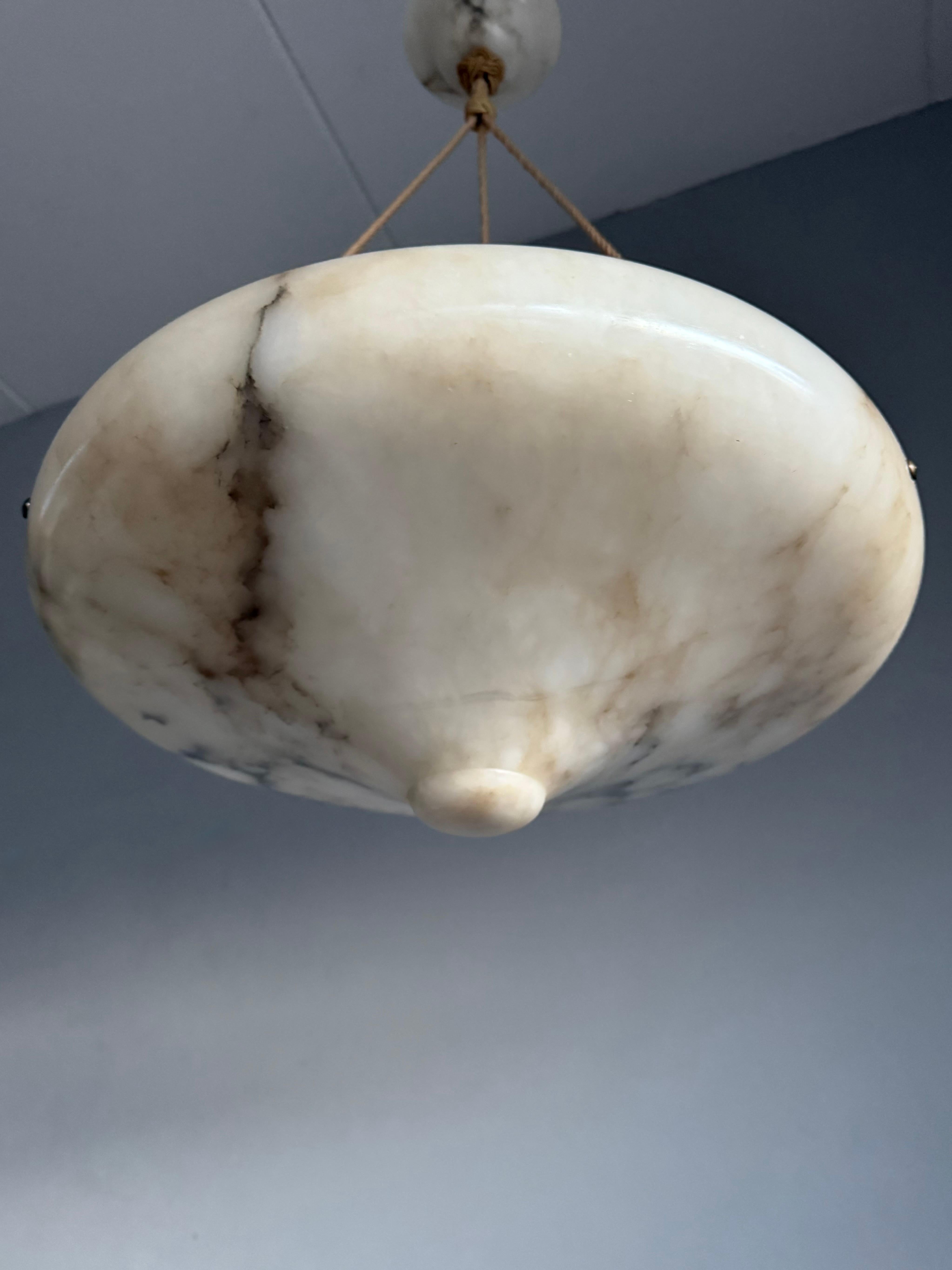 Art Deco 19.6 Diameter Perfectly Balanced White & Black Alabaster Pendant Light (Lampe pendante en albâtre blanc et noir) en vente 7