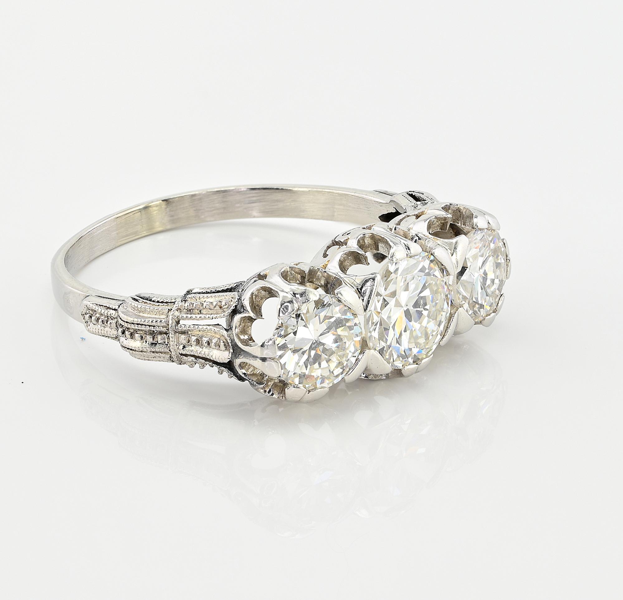 Art Deco 1.97 Ct Three Stone Diamond Platinum Engagement Ring In Good Condition For Sale In Napoli, IT