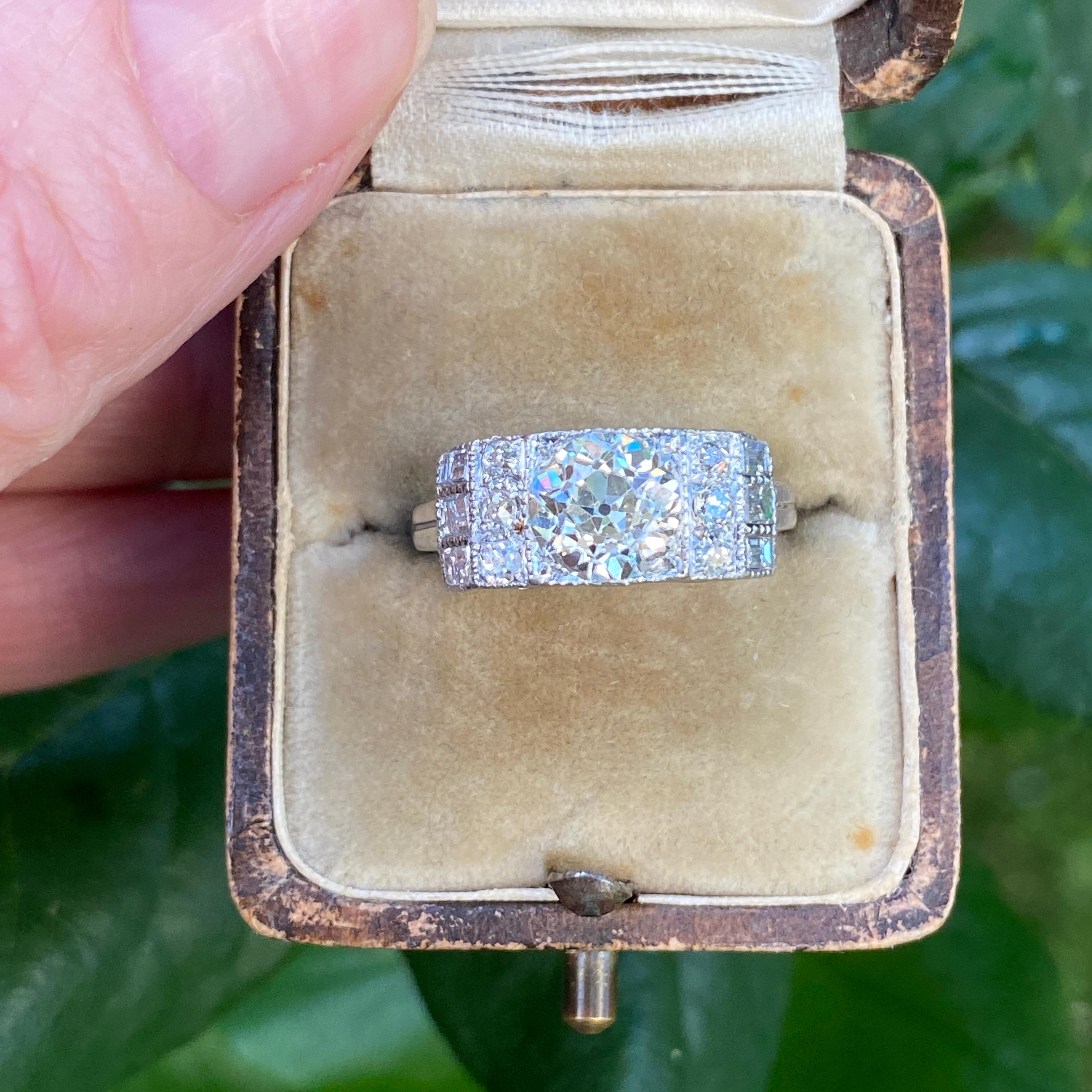 Art Deco 1,97 Karat TW Diamant-Platin-Ring im Angebot 7