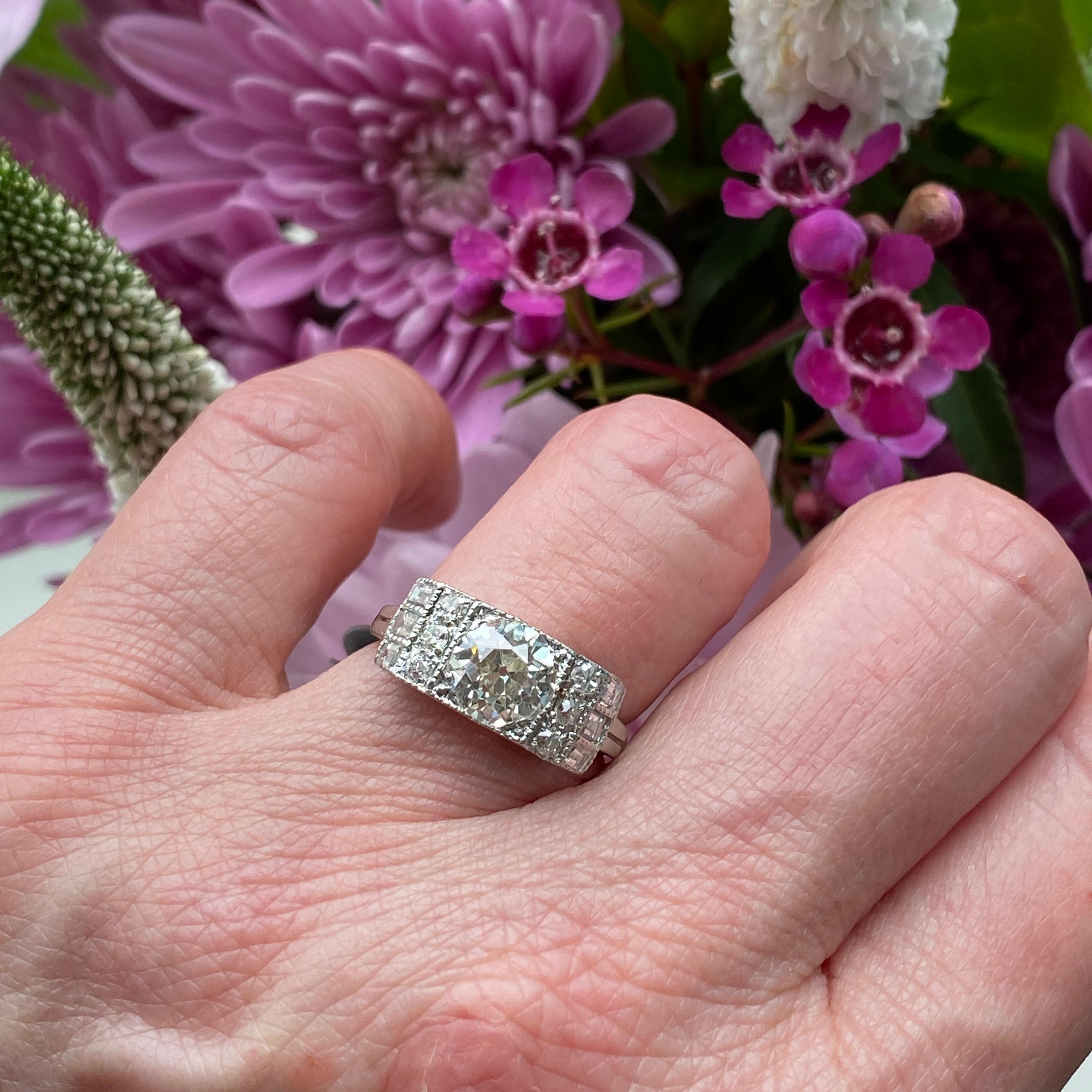 Art Deco 1,97 Karat TW Diamant-Platin-Ring (Art déco) im Angebot