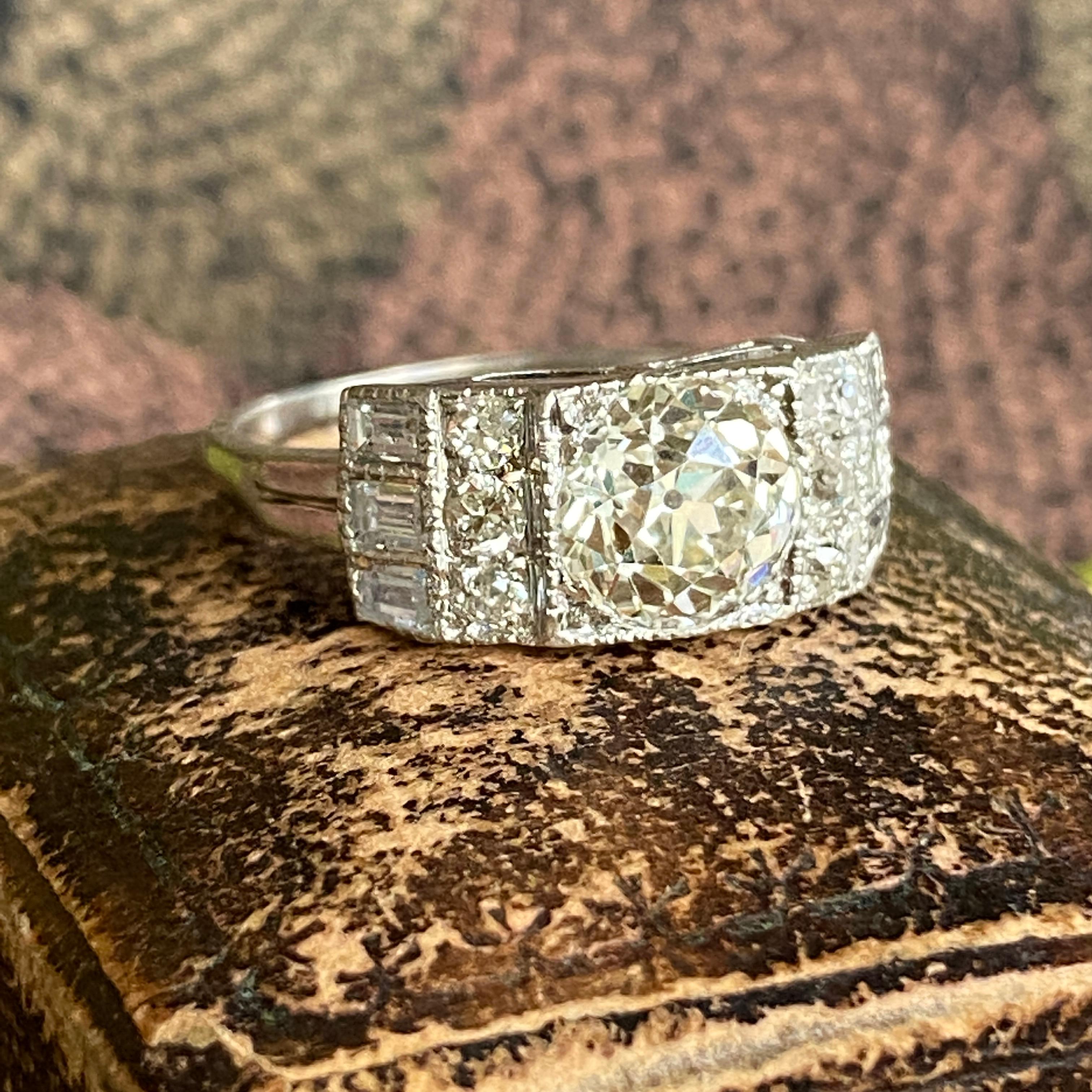 Art Deco 1,97 Karat TW Diamant-Platin-Ring im Angebot 2