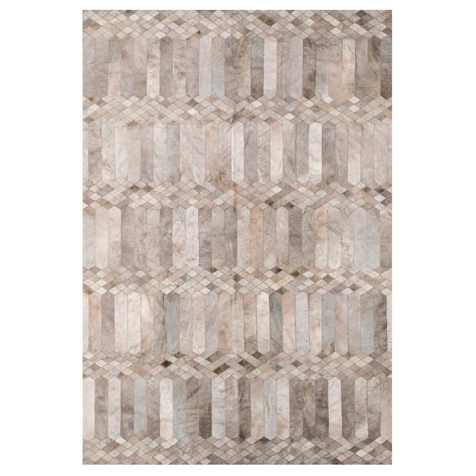 Petit tapis de sol Art Déco personnalisable Largo en cuir de vache gris argenté teint